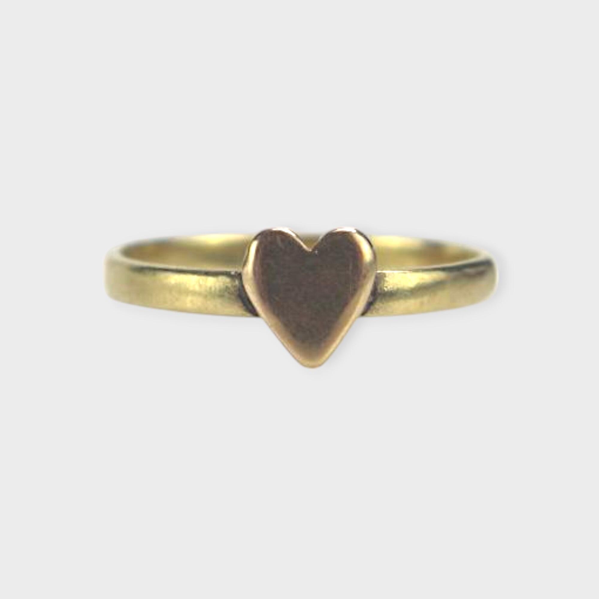 Vintage 9ct gold heart ring with smooth band and timeless charm
