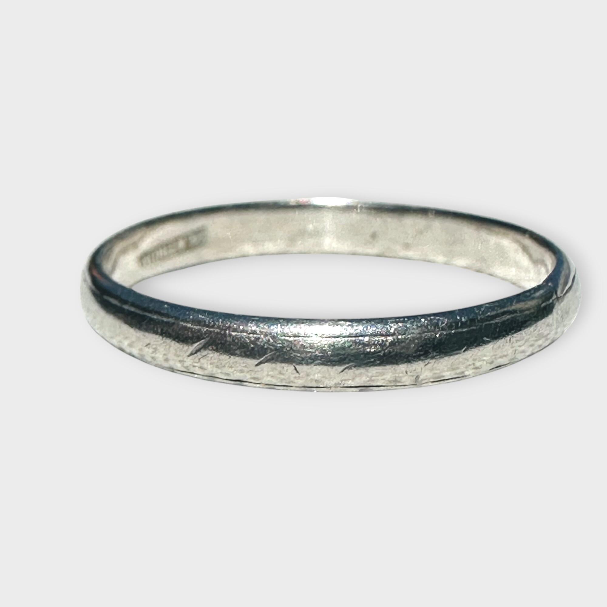Antique platinum ring with bevelled edge and subtle dash pattern