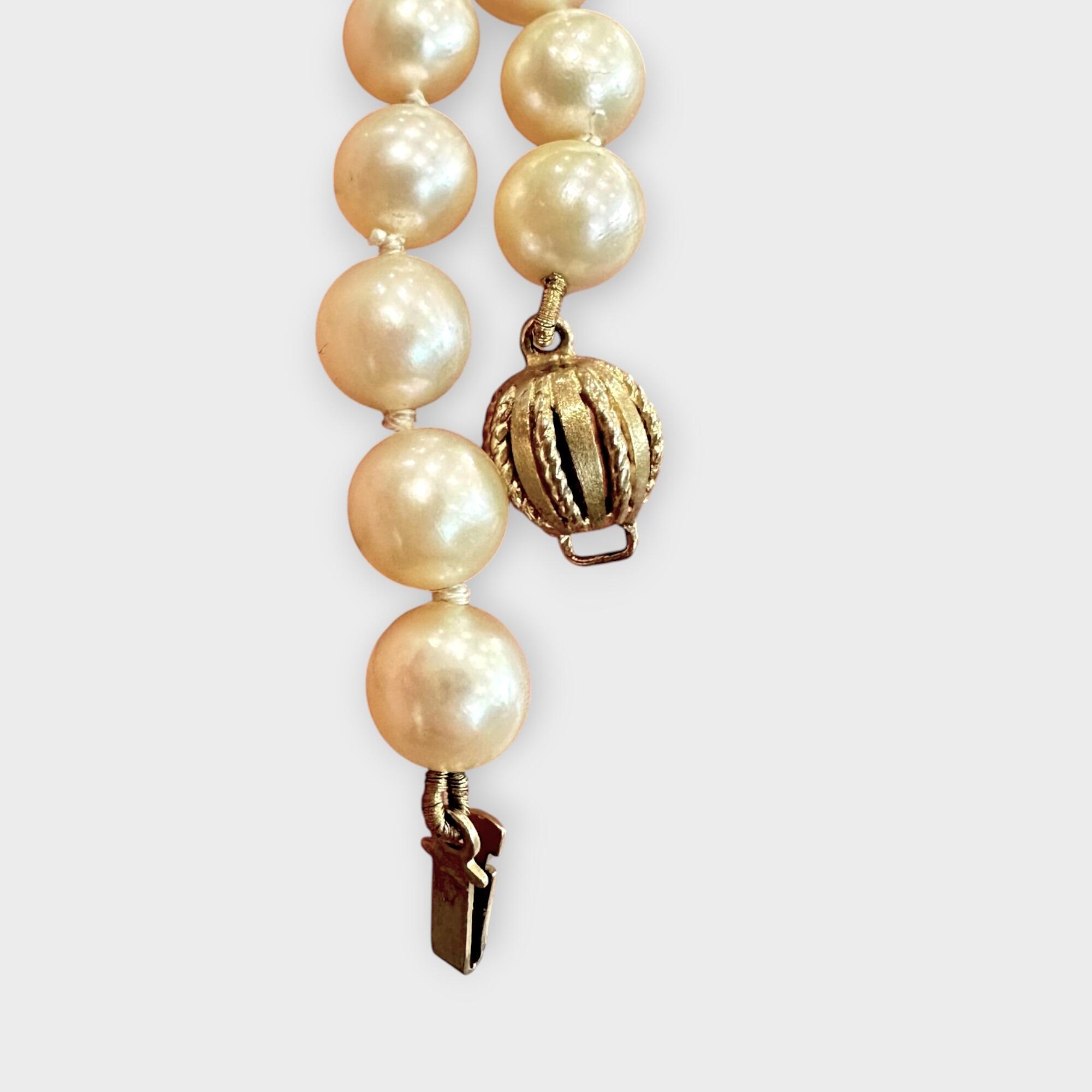 Cultured Saltwater Pearl Bracelet with 9ct Gold Ball Clasp, side view. grey background.