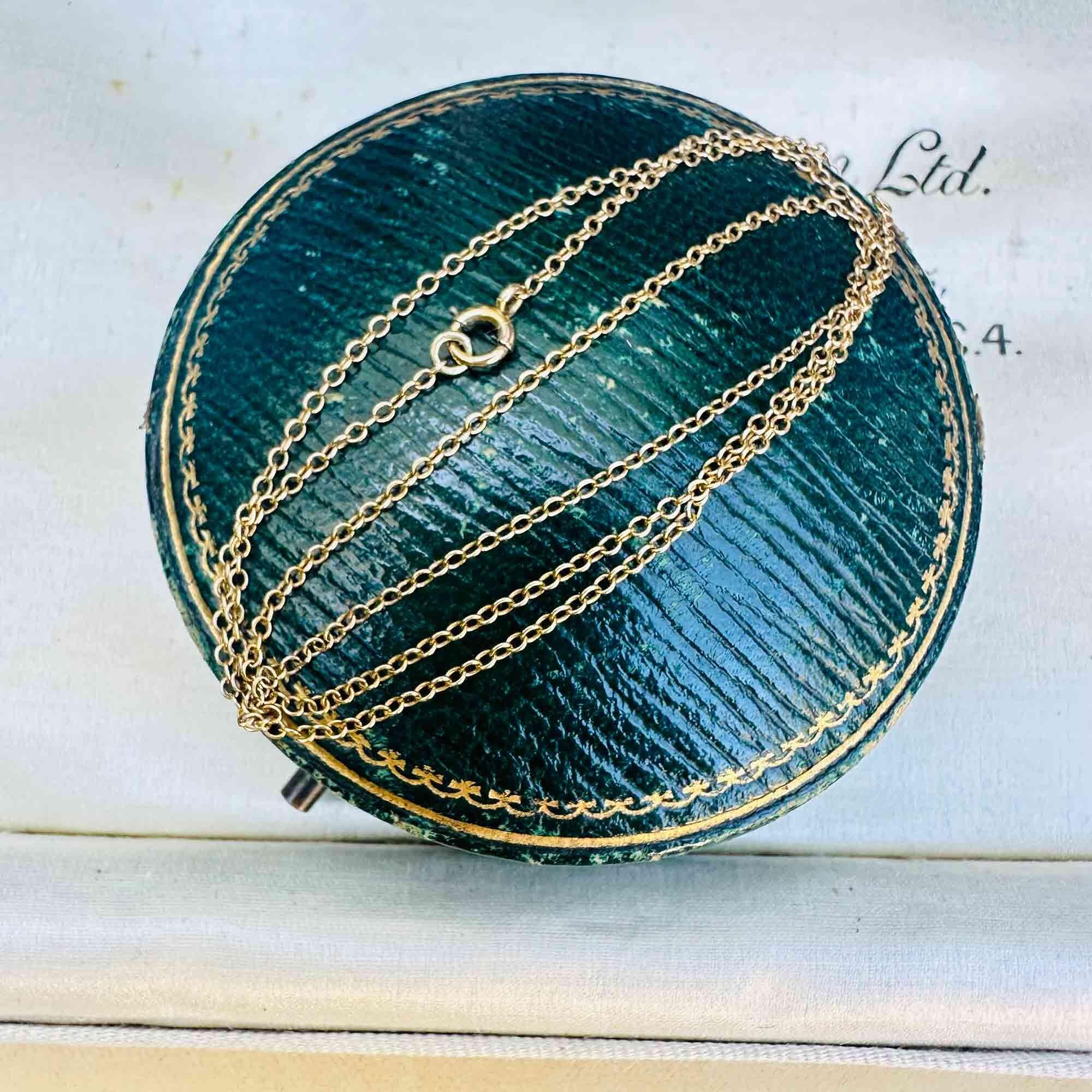 Vintage 9ct yellow gold chain necklace measuring 17.5 inches / 44cm,displayed on antique box.