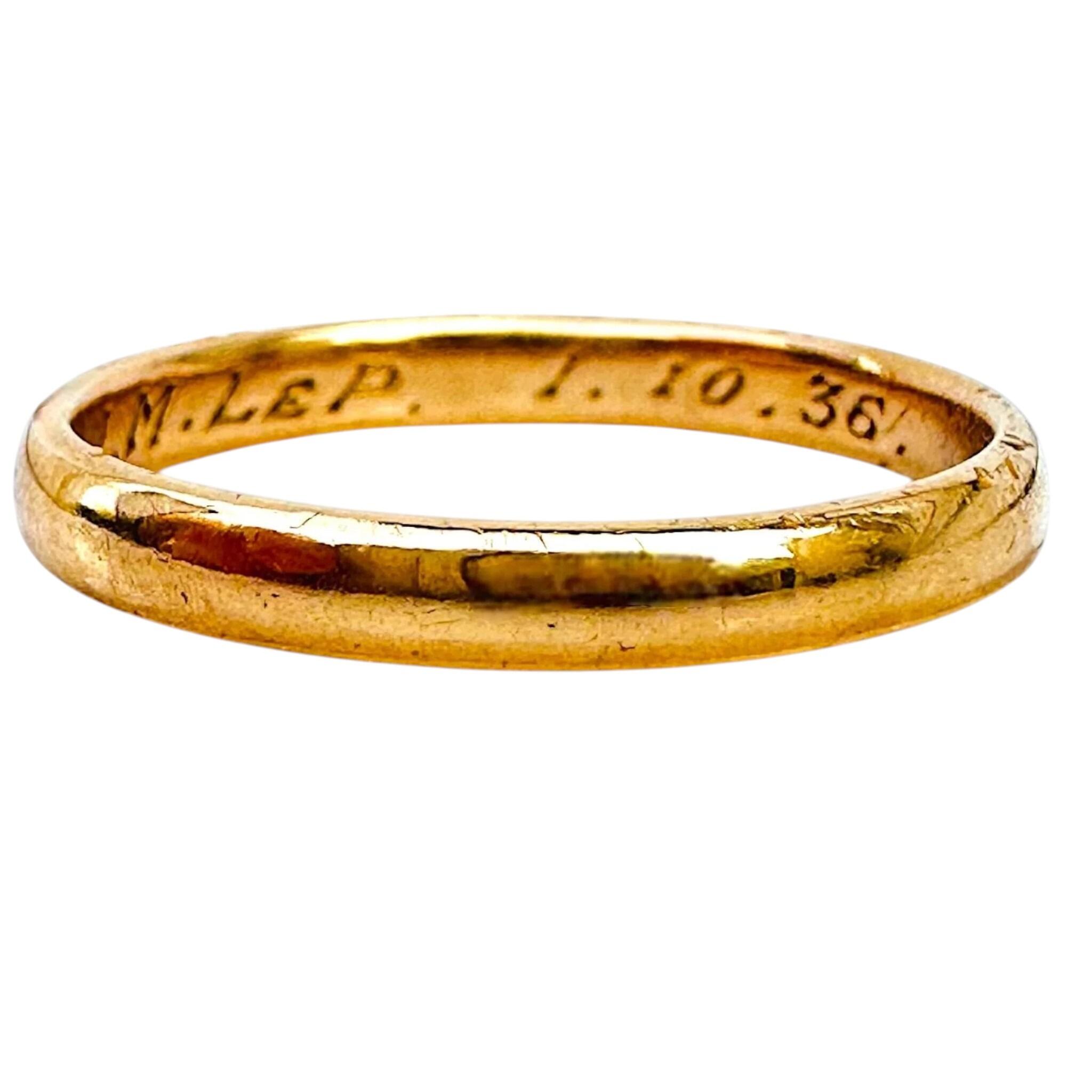Art Deco 22ct Solid Yellow Gold D-Shaped Wedding Ring with white background