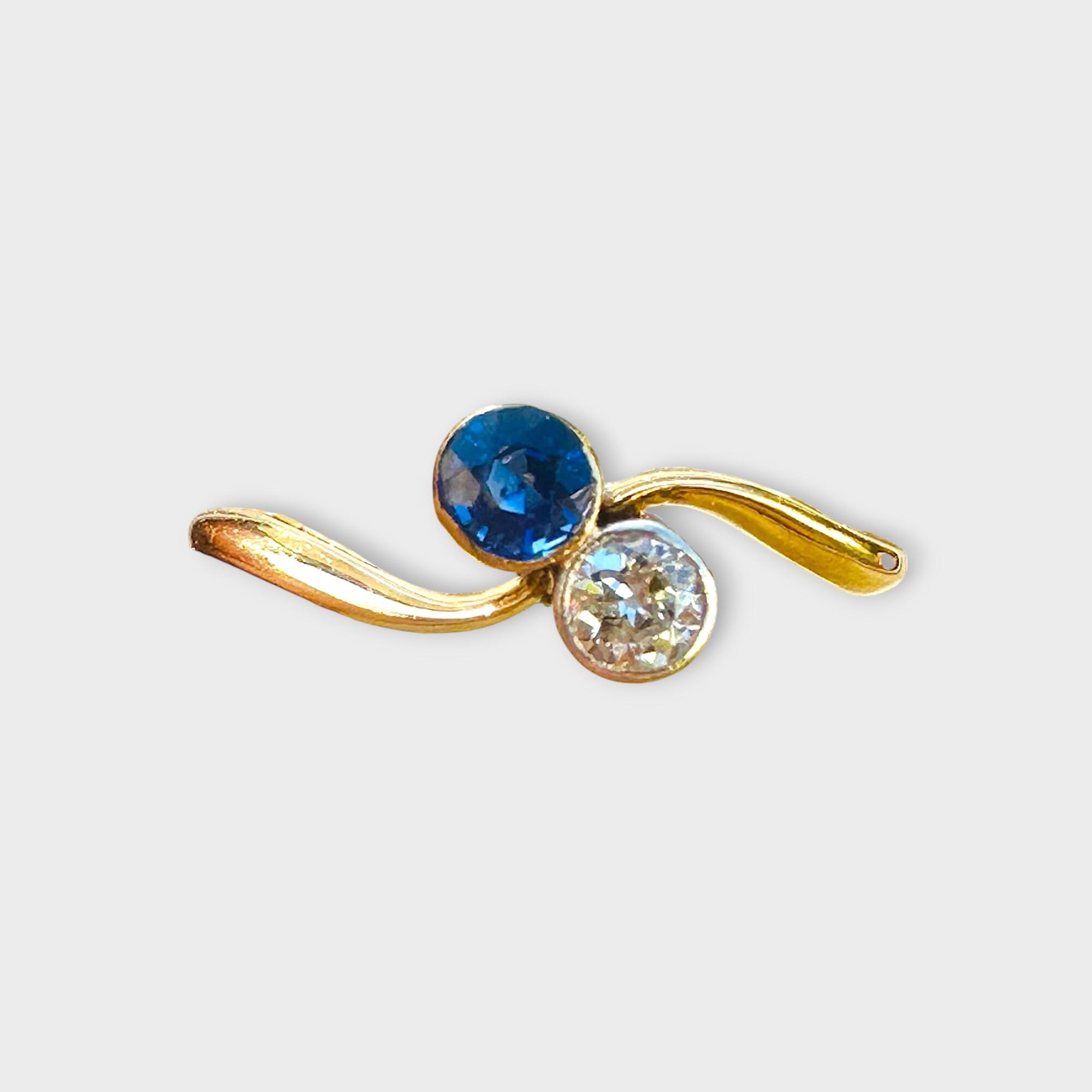 Art Deco 18ct Gold Sapphire & Diamond Toi et Moi Ring, grey background