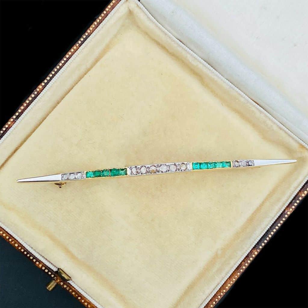 Exquisite Art Deco Emerald and Diamond bar brooch in 18ct yellow gold with platinum wash