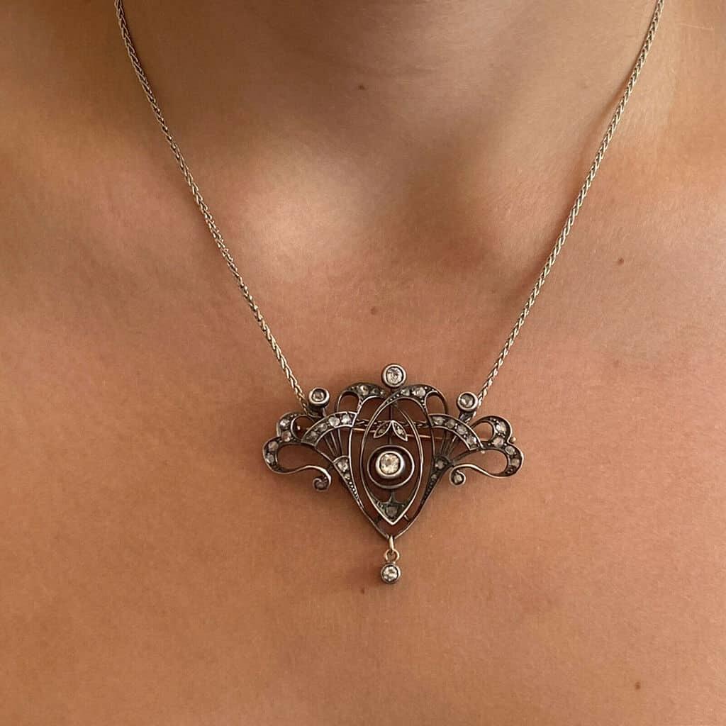 Exquisite Belle Epoque diamond brooch/pendant, 1.40ct total weight. Statement piece with abstract heart design, perfect for LBD or pashmina.
