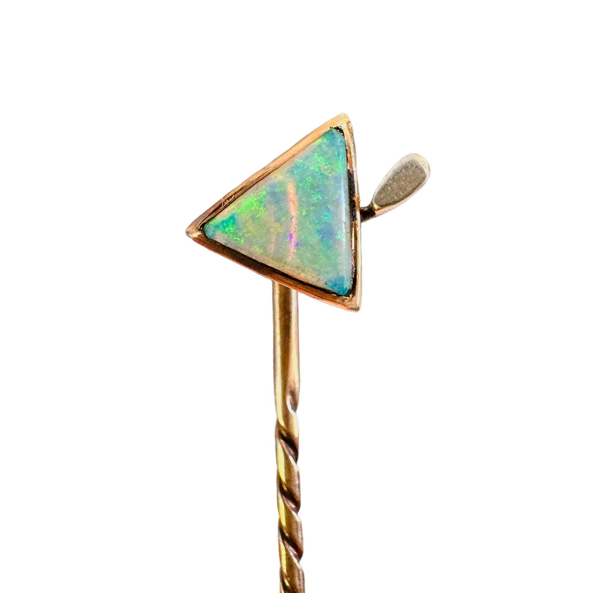 Edwardian antique stick pin with fiery opal in yellow gold barley twist, 11.5 x 62mm, 14ct gold, very good condition