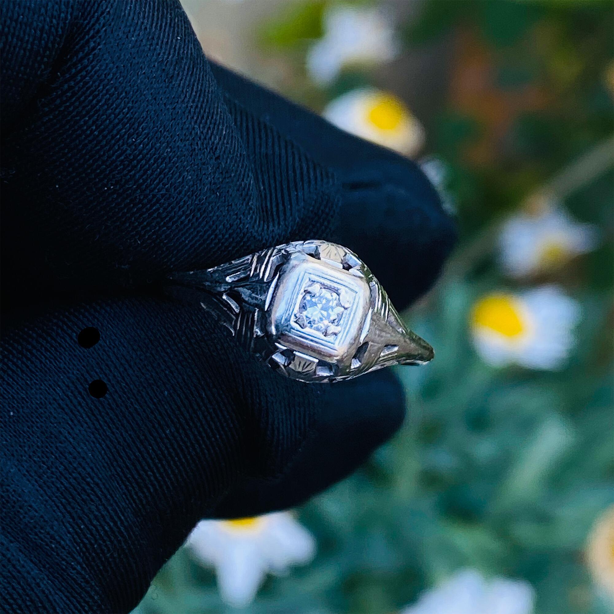 Art Deco 18ct White Gold Diamond Ring