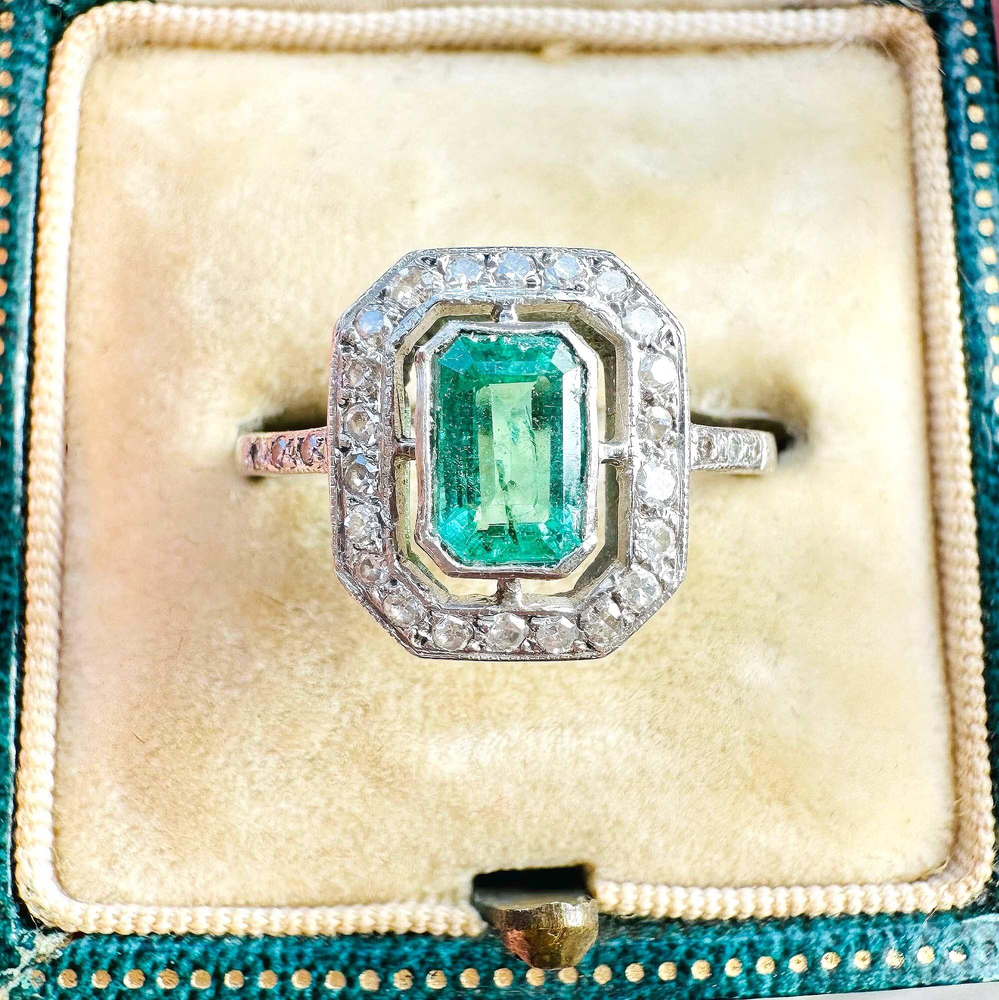 Stunning Art Deco Emerald and Diamond Ring in Platinum, 0.93cts, Size UK: I USA: 4.25