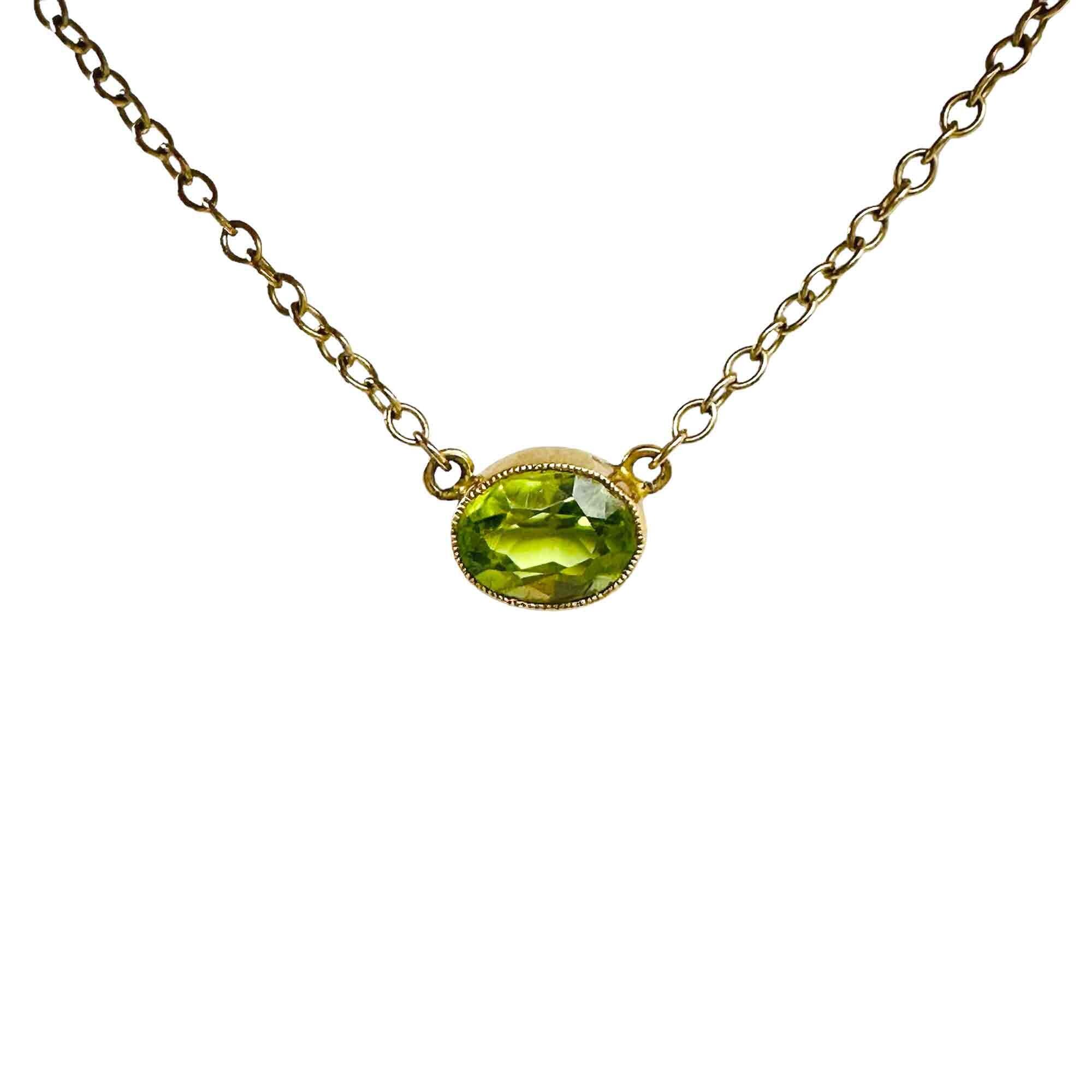 Edwardian necklace with peridot gemstone in 9ct yellow gold, featuring millgrain detailing and rolo-link chain, 18 inches long.