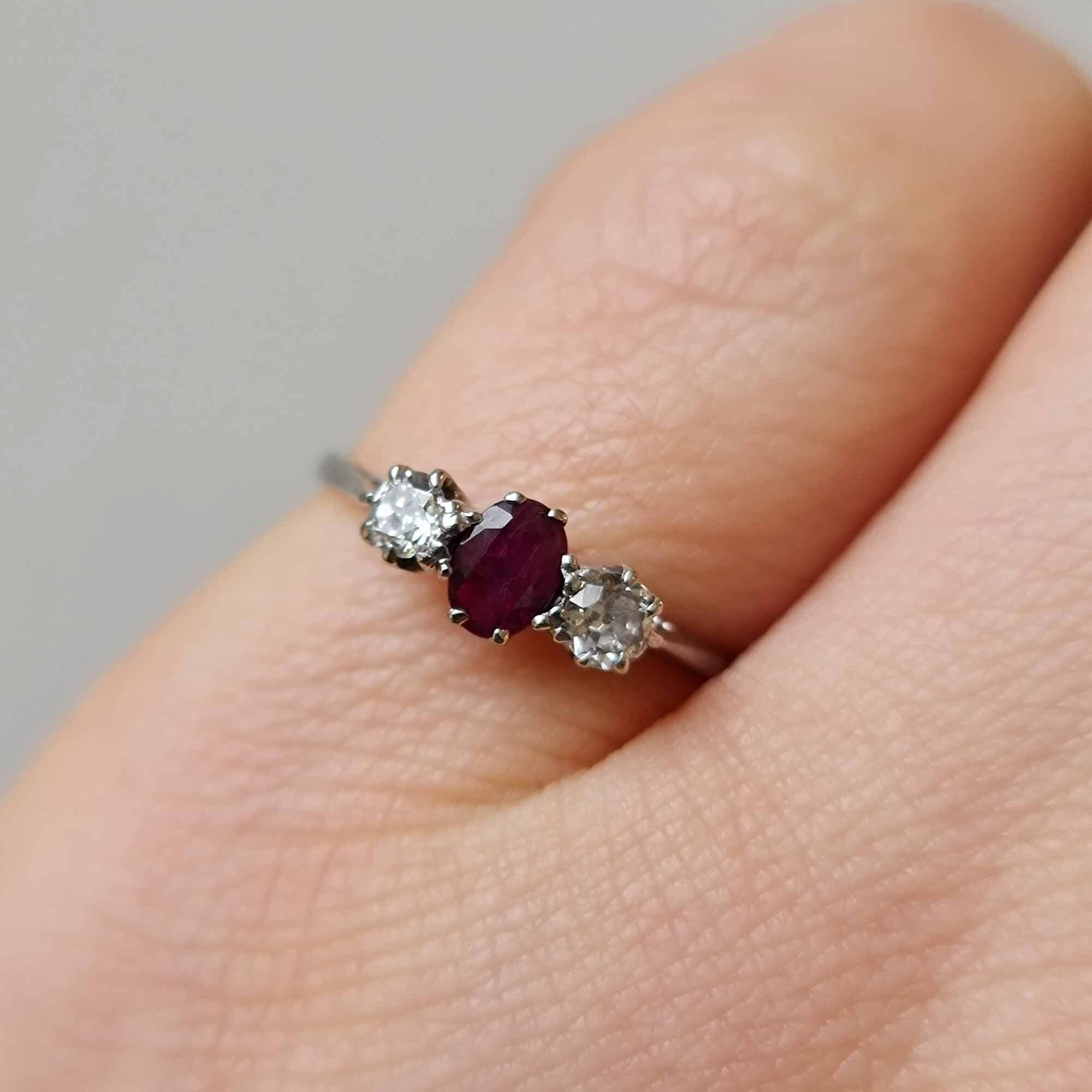 Art Deco trilogy ring with ruby and diamonds, 0.32ct gemstone weight