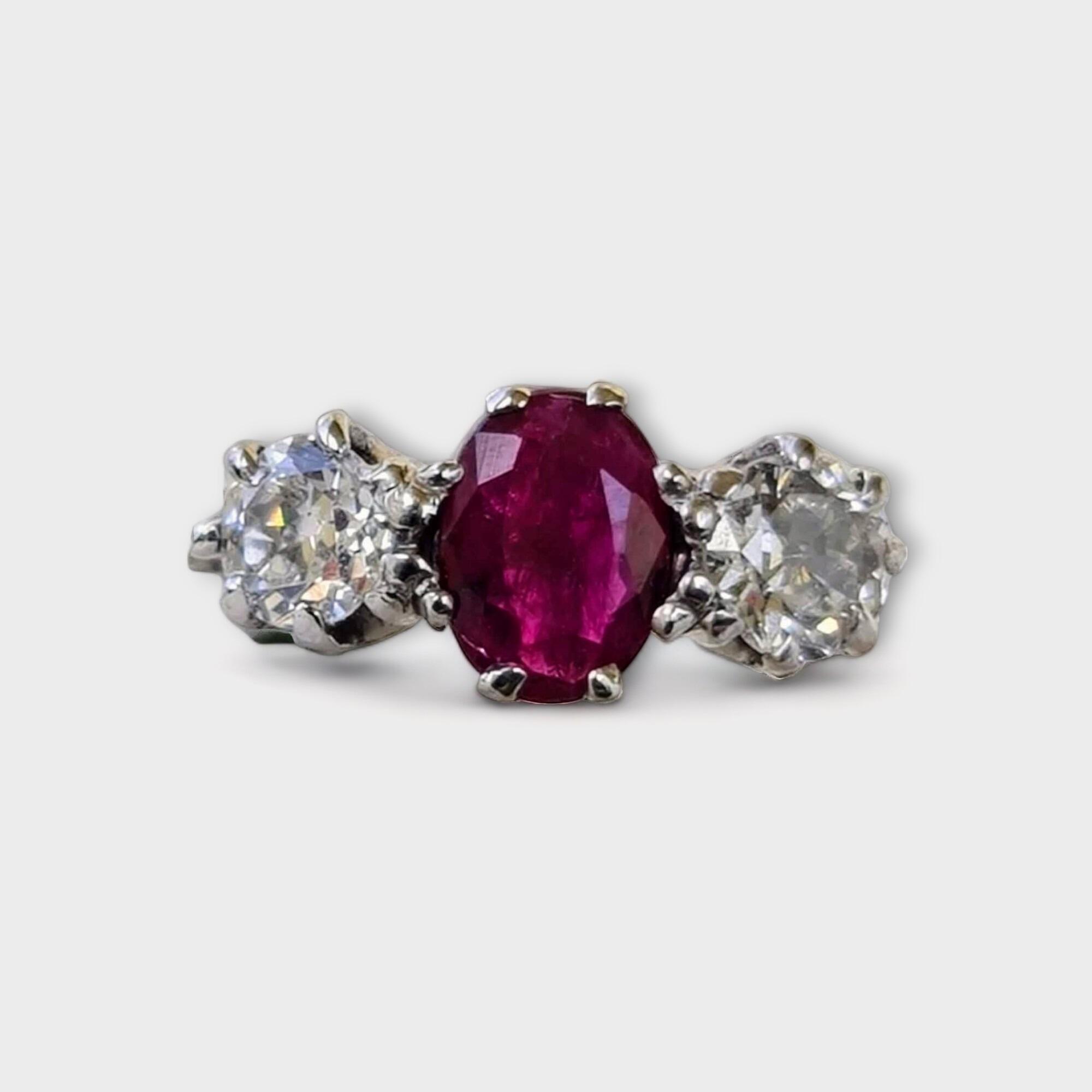 Art deco ring with a central ruby flanked by two diamonds
