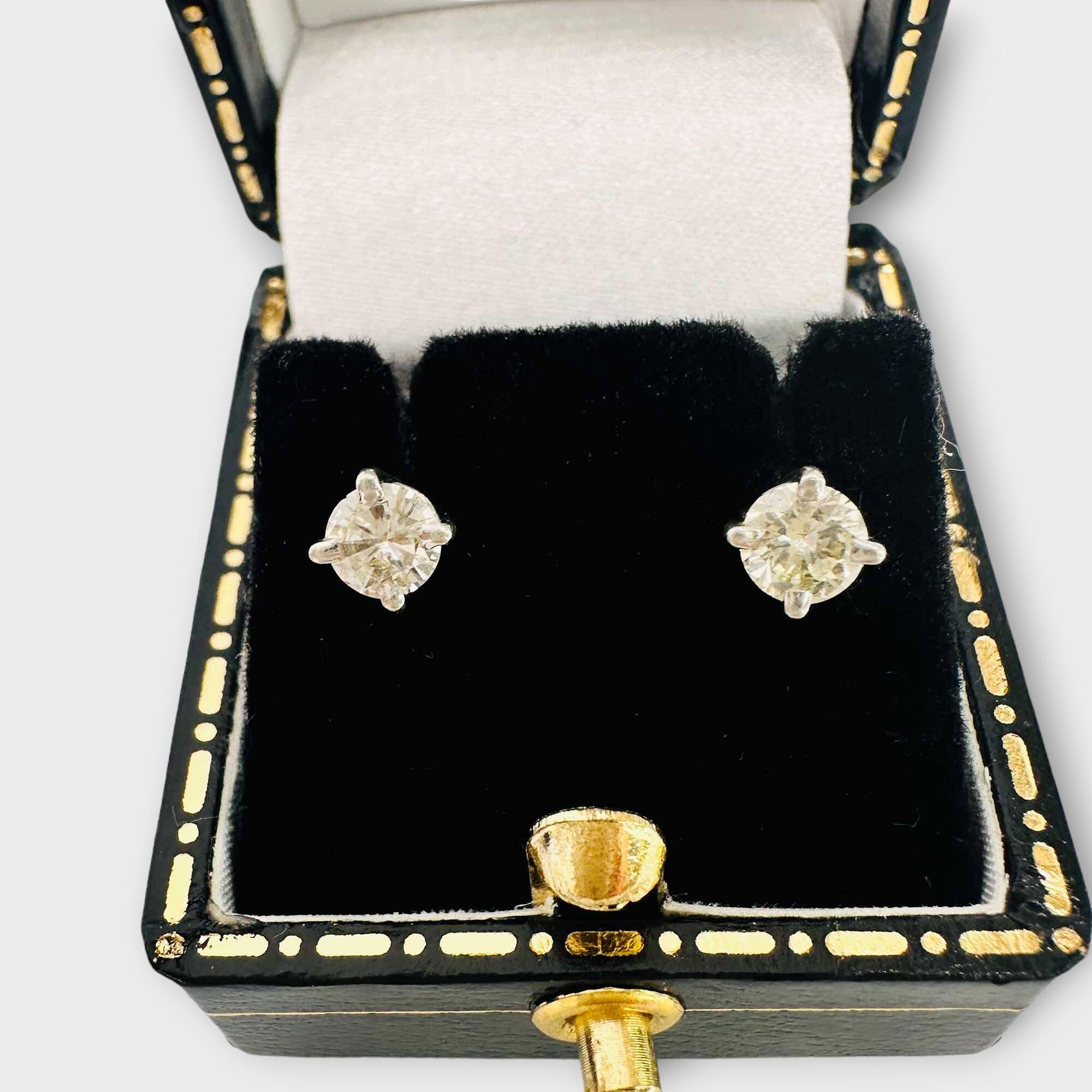 Stunning 14ct gold diamond stud earrings with 0.50ct total weight, perfect for everyday wear. Birthstone for April. Measurements: 4mm diamond, 10.5mm post.