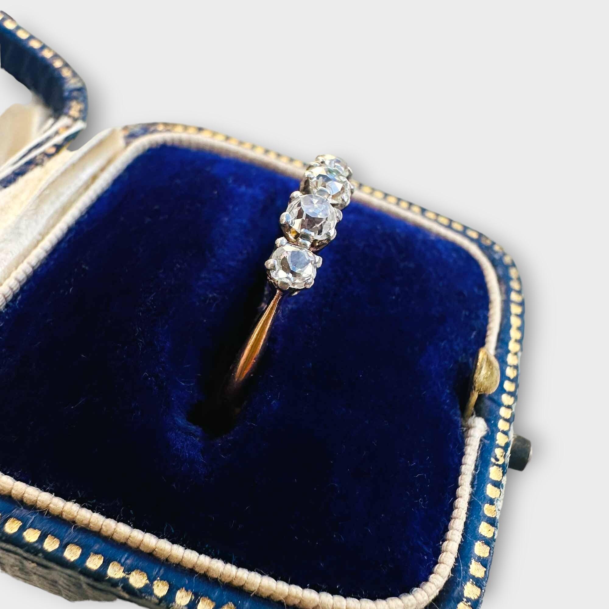 Edwardian ring with hand-cut diamonds in platinum crown settings and 18ct yellow gold shank in blue velvet antique box, side view