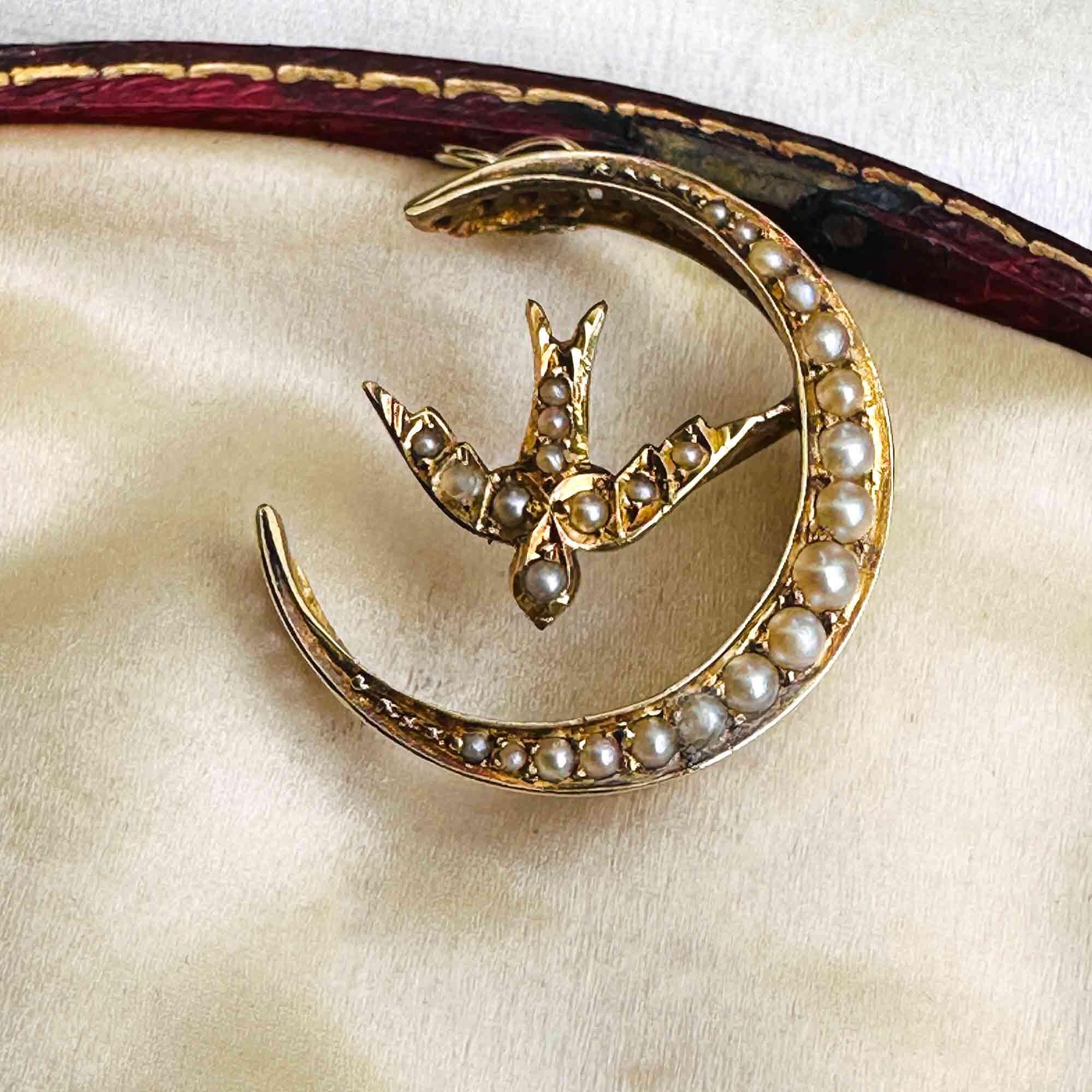 Edwardian 15ct yellow gold pendant with crescent moon and swallow bird adorned with seed pearls