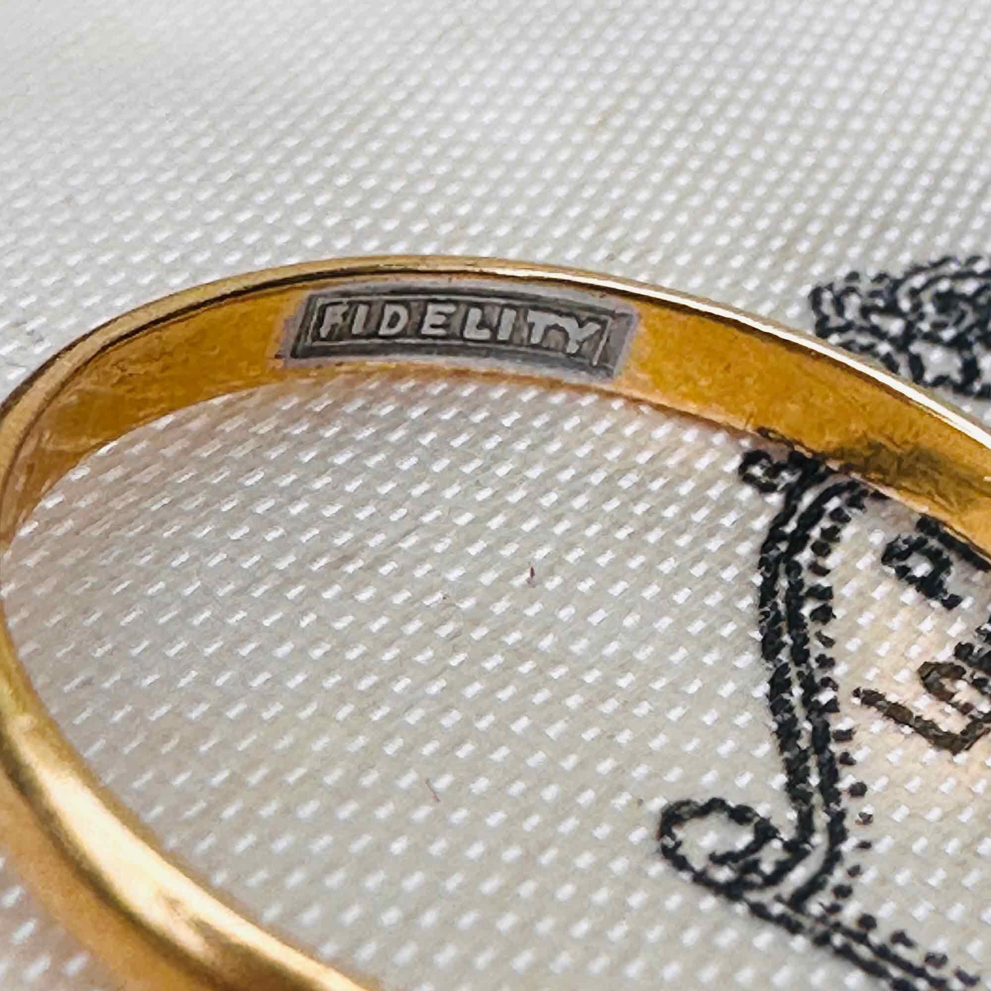Retro 22ct yellow gold wedding band ring dated 1939 with fidelity stamped on inside of shank