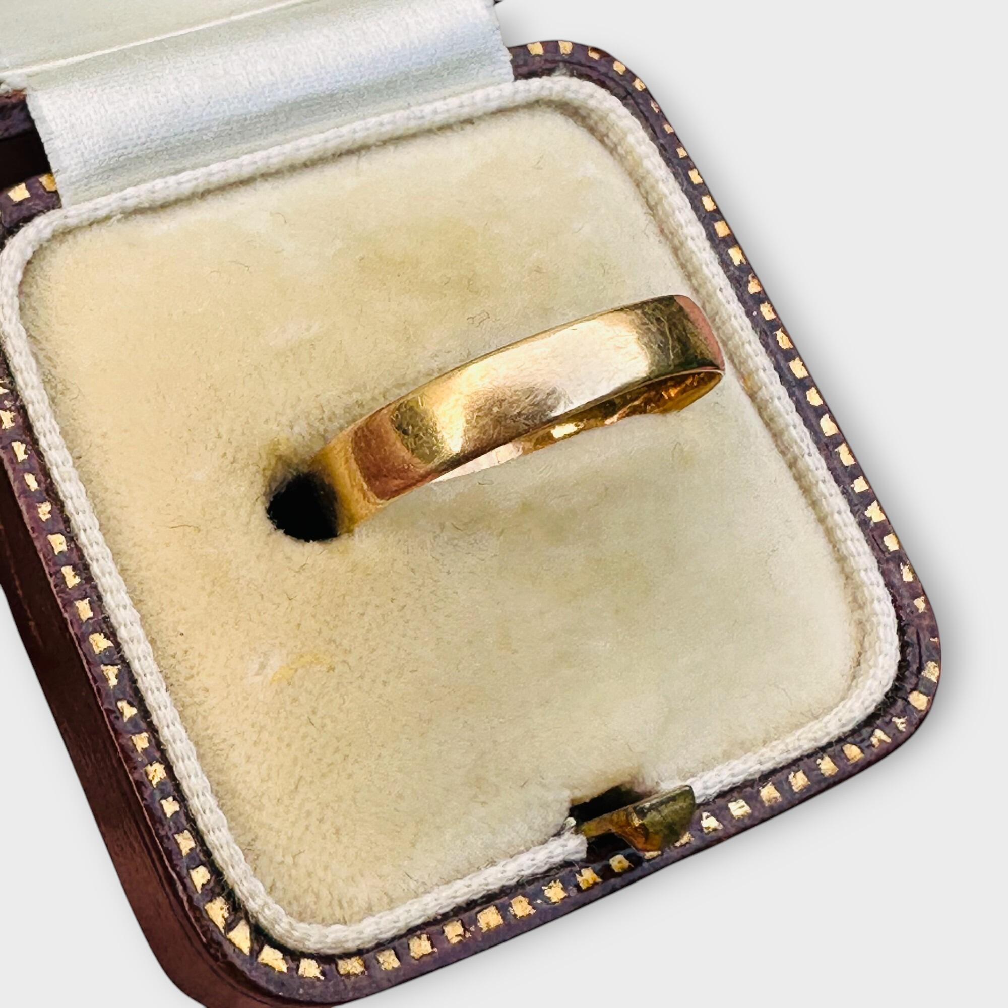 Victorian 18ct yellow gold wedding band fully hallmarked for date 1898