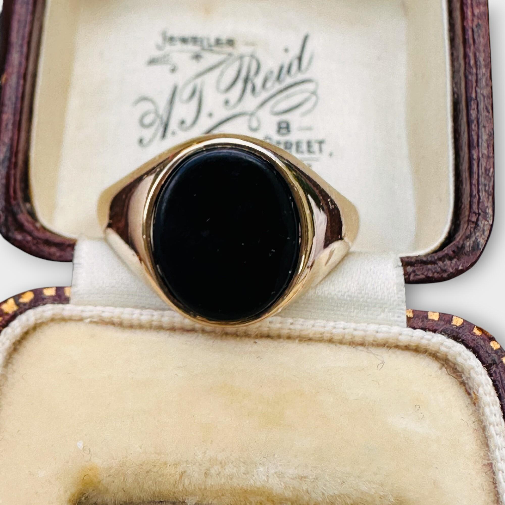 Vintage 9ct yellow gold and oval black onyx signet ring