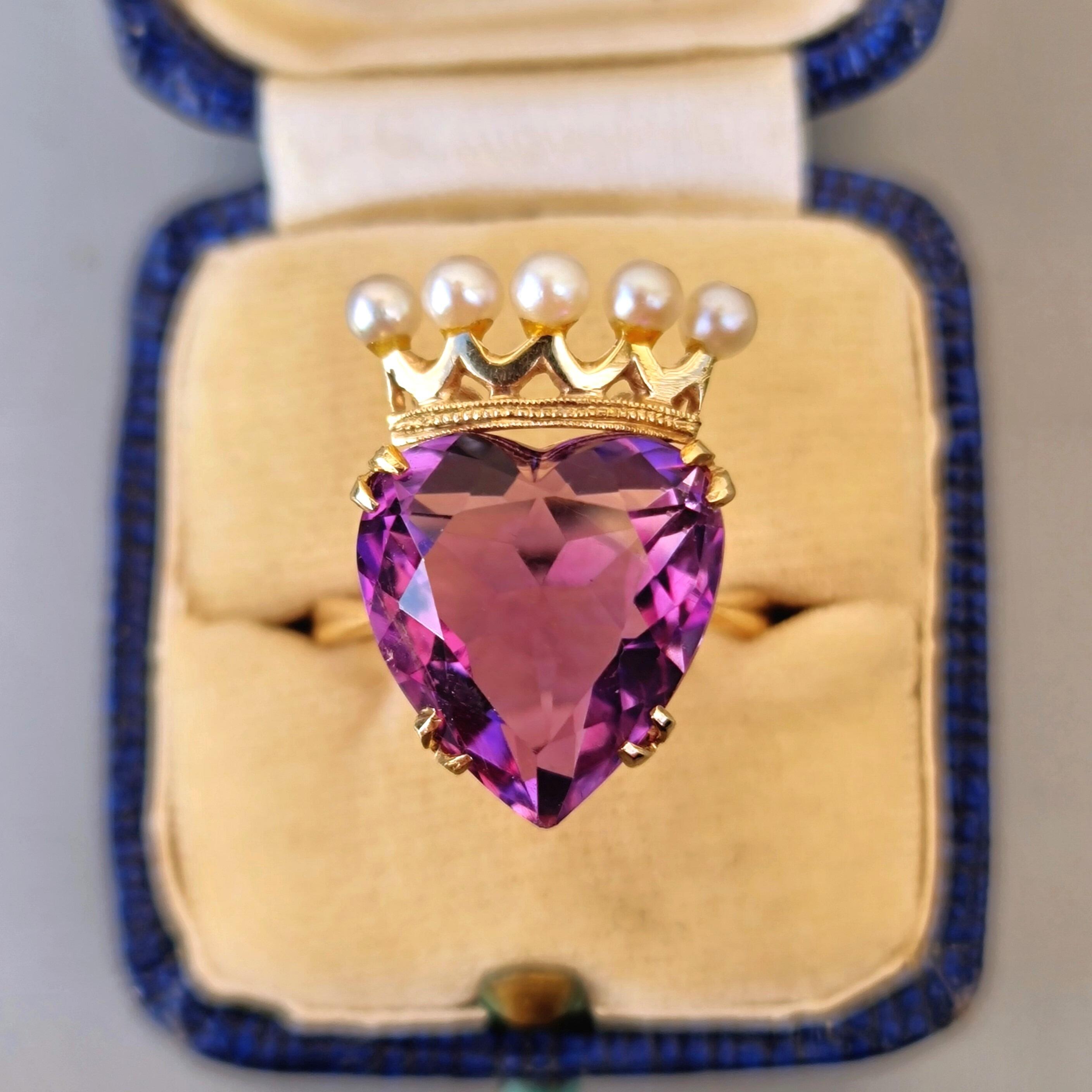 Vintage 9ct yellow gold ring with heart shaped faceted amethyst and pearl studded crown