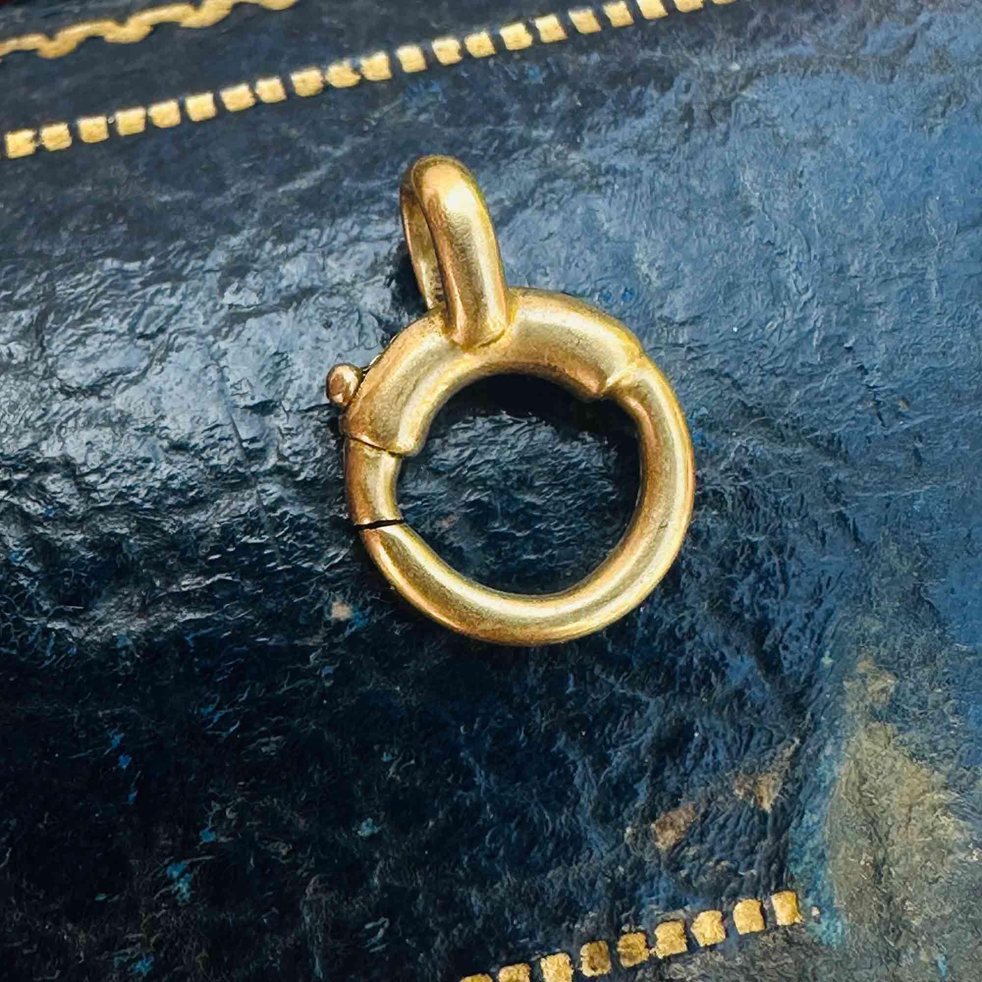 Victorian 18ct yellow gold bolt ring clasp with antique patina, measuring 8x11.5mm on green leather box.
