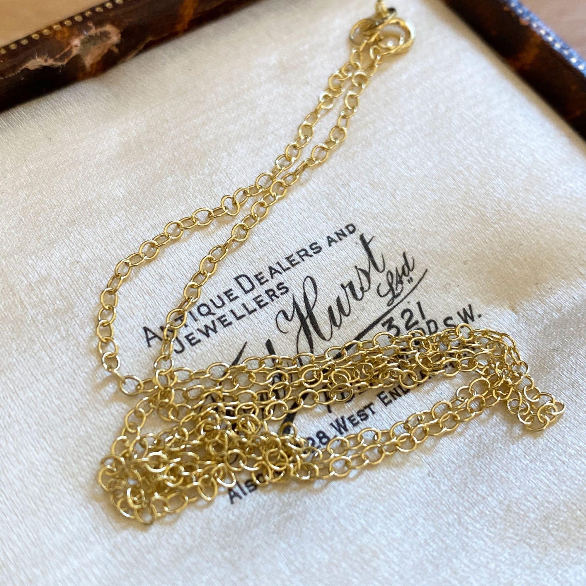 Fine 9ct Gold rolo link chain,  length 16" / 40cm, weight 1.2 grams displayed in a antique box.