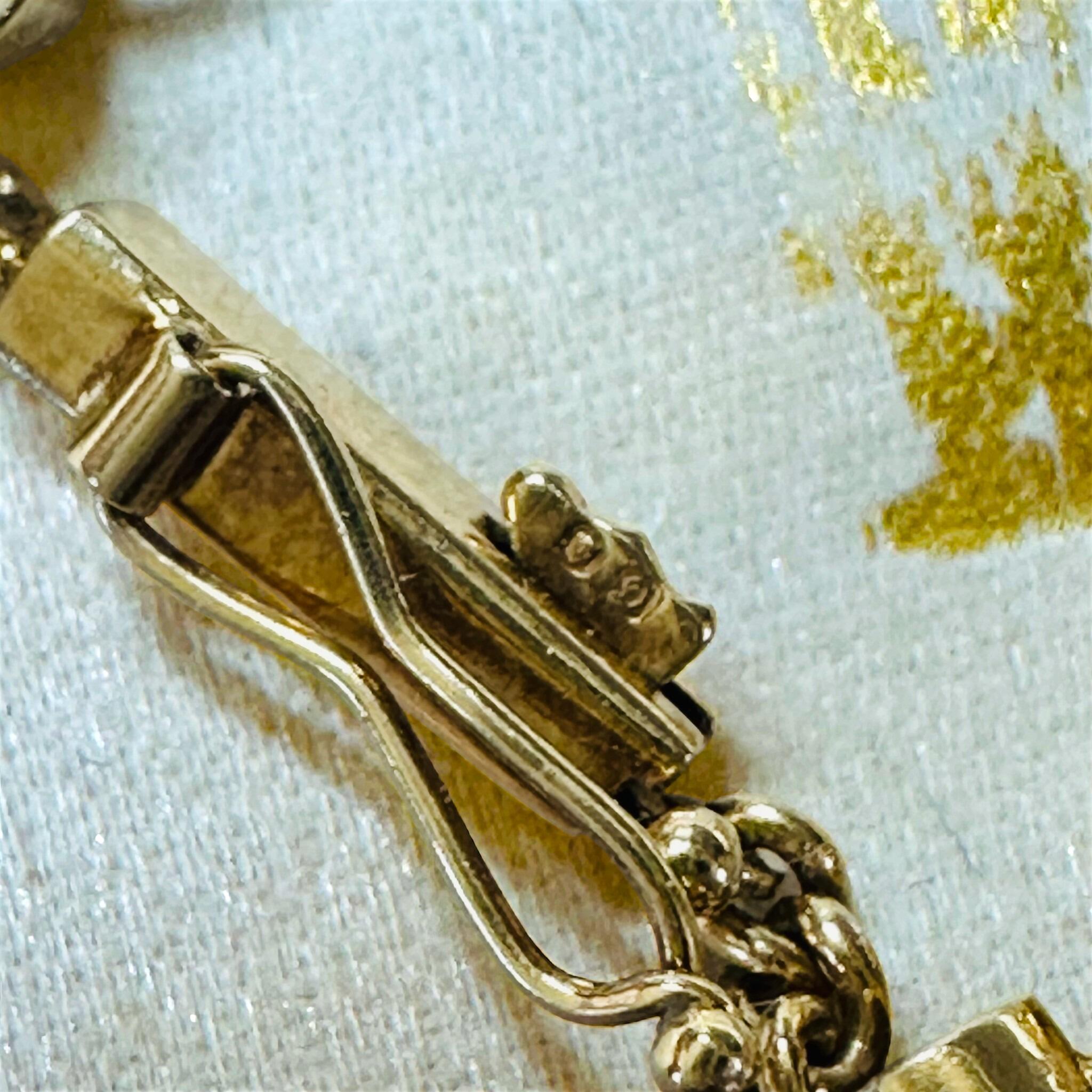 close up, 18ct Gold & Diamond Station Curb Link Bracelet – 7.5″ / 19cm, London 1978, displayed in antique box.