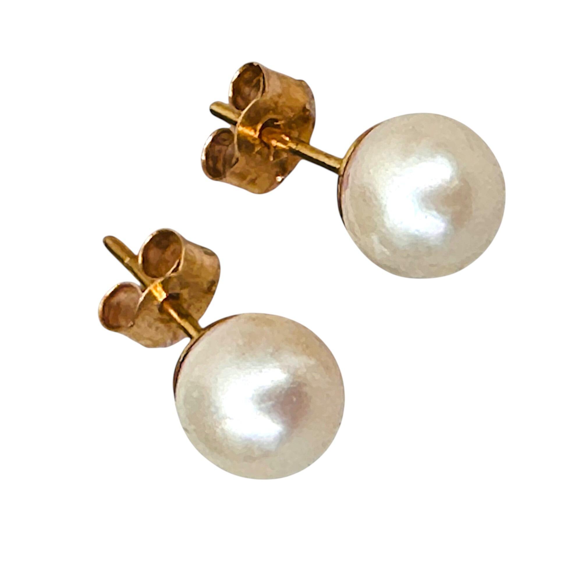 close up side view of Vintage 9ct Gold Saltwater Pearl Stud Earrings - Classic 6.5mm Jewellery, with white background