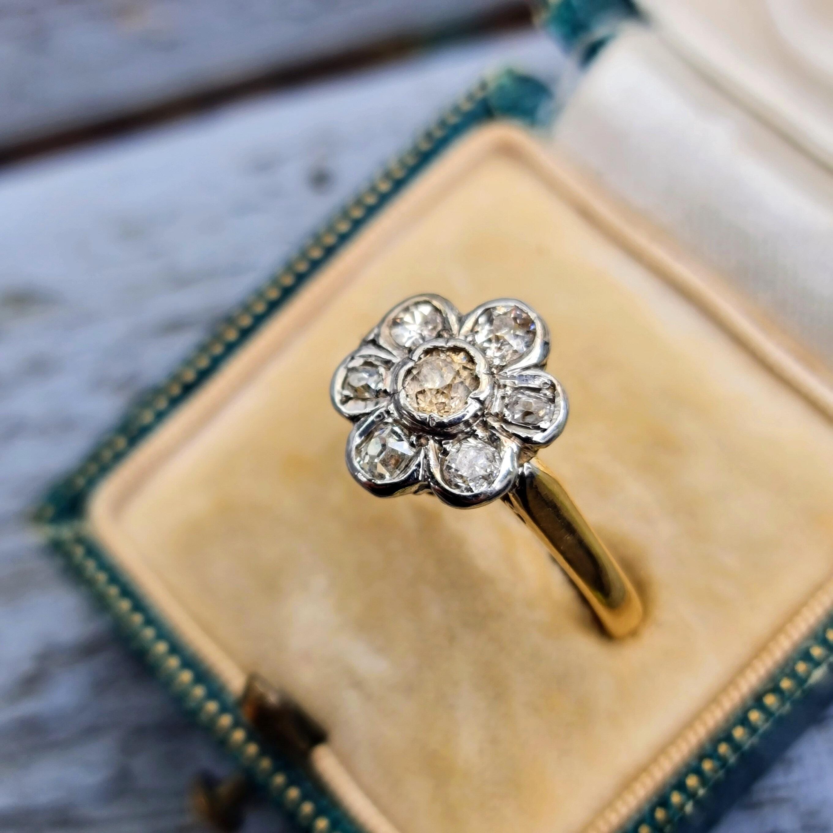 Victorian Old-Mine Diamond Daisy Cluster Ring in 18ct Gold - Antique Charm