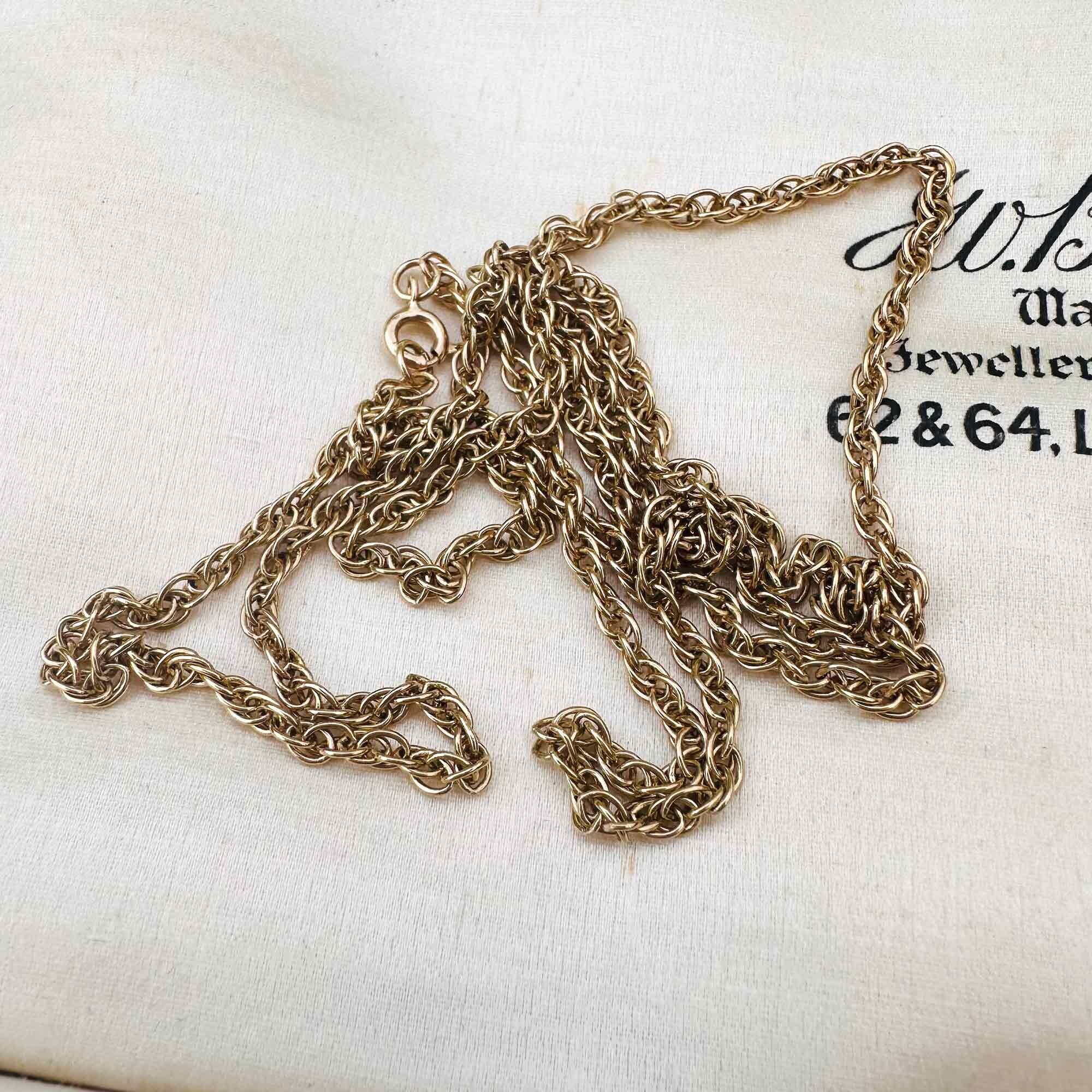 CARISSIMA Ciondolo Iniziale V Con Zirconia Cubica Su Catena Prince Of Wales | Oro Bianco 9ct, Lunghezza 46 Cm | Gioiello Eleganza Italiana