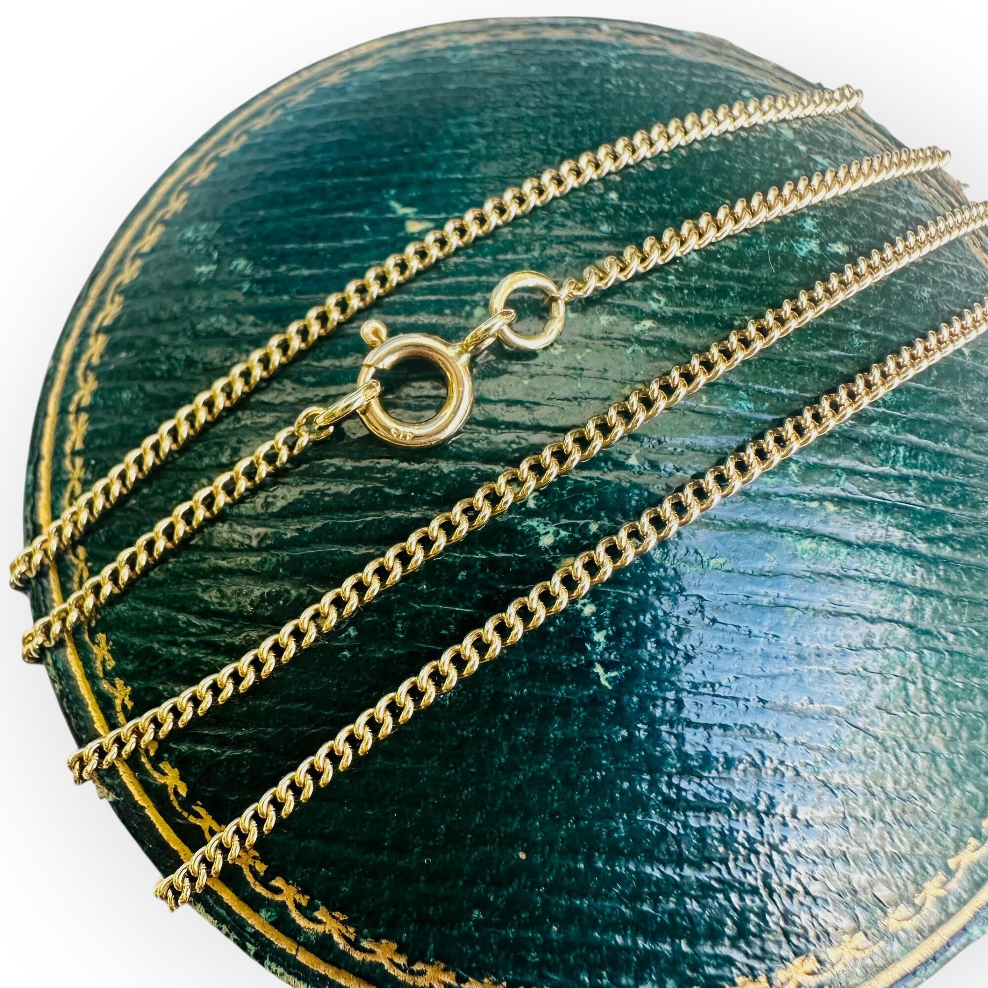 9ct gold vintage curb link chain on green antique box.