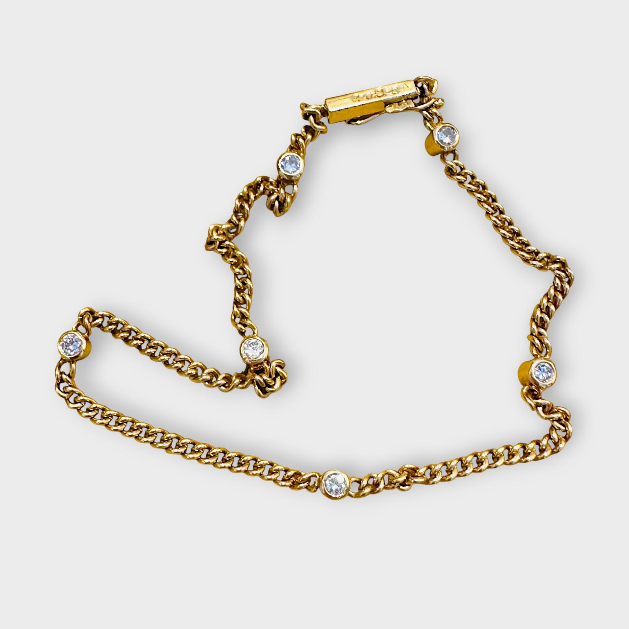 18ct Gold & Diamond Station Curb Link Bracelet – 7.5″ / 19cm, London 1978,grey background.