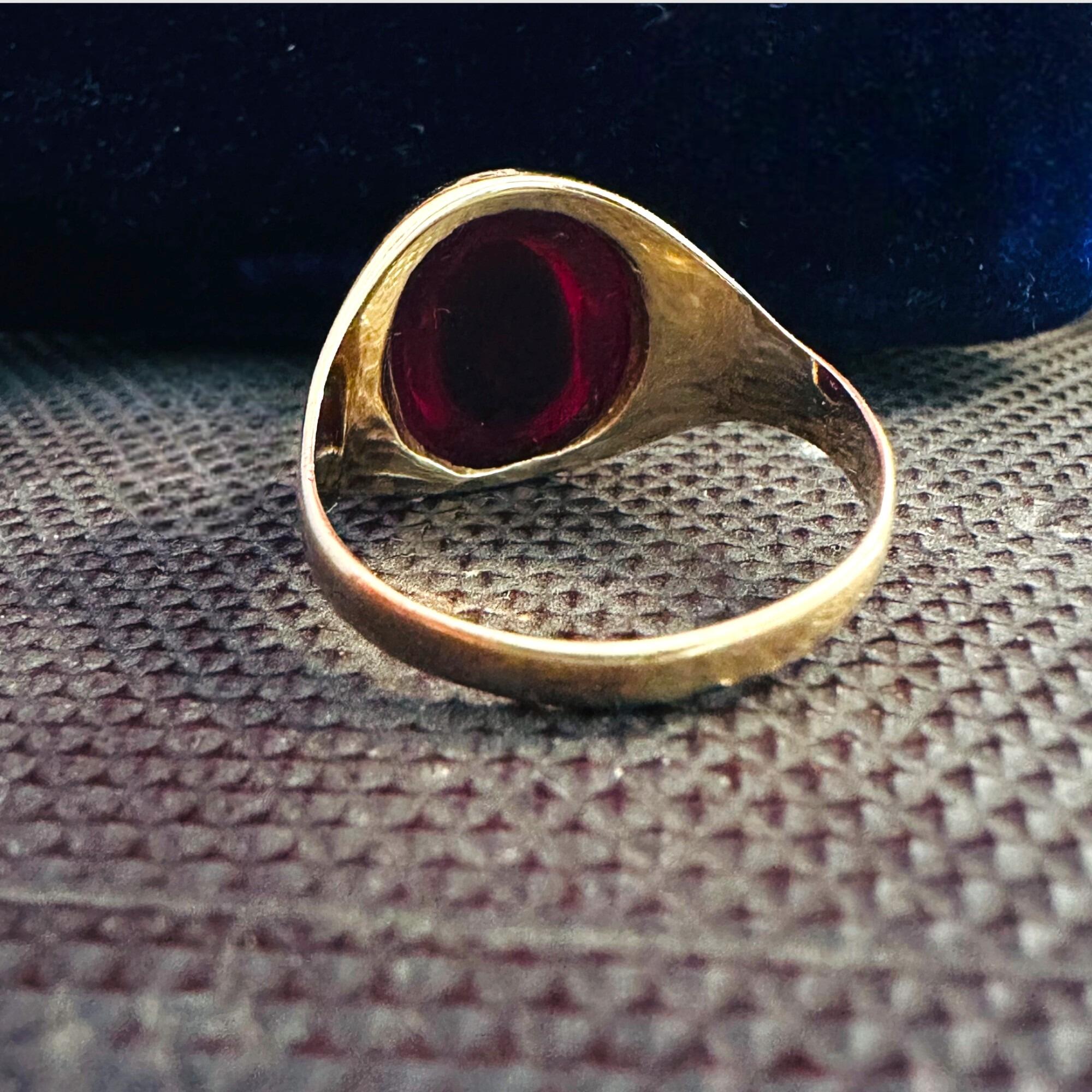 Art Deco 9k Gold Signet Ring with Garnet - Timeless Elegance