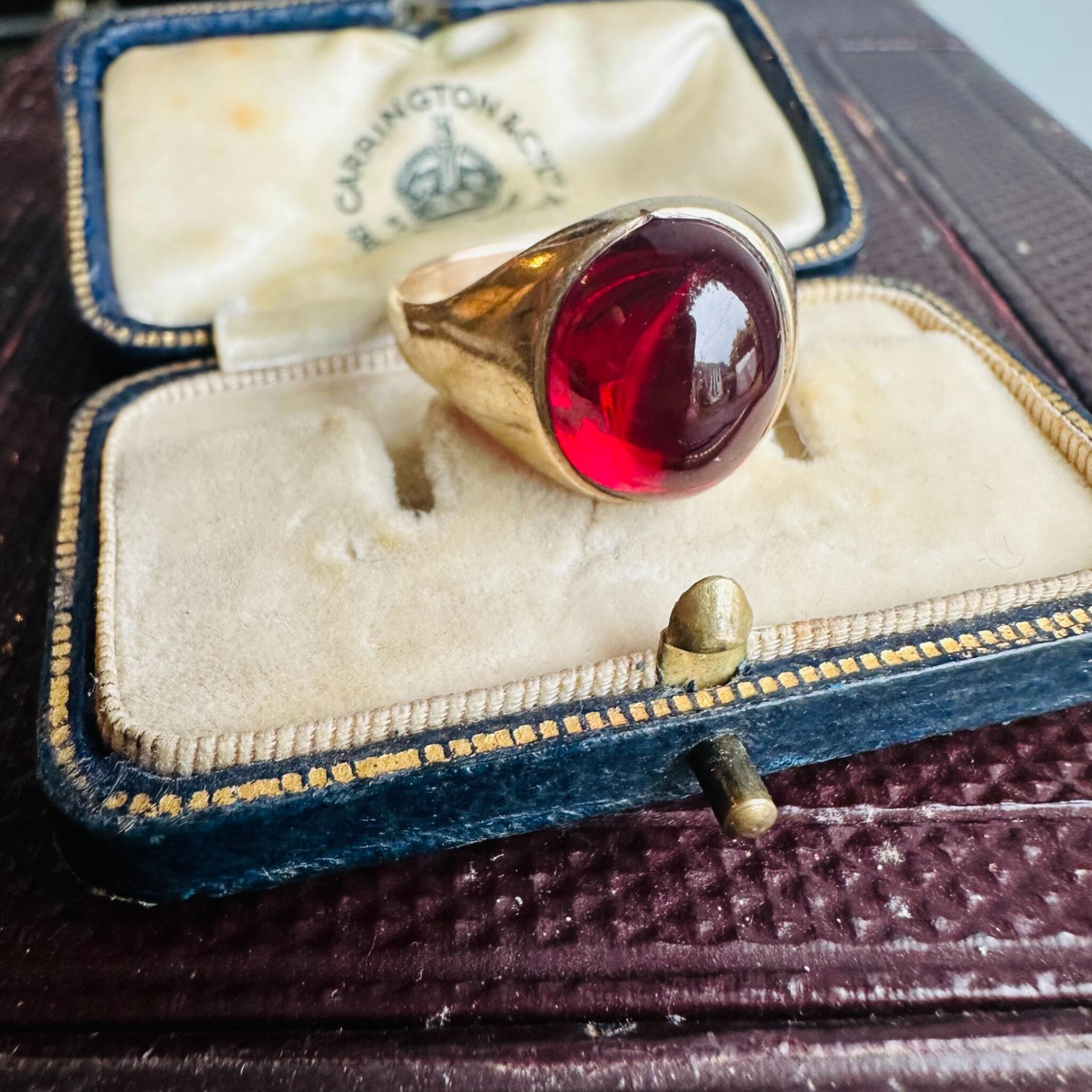 Art Deco 9k Gold Signet Ring with Garnet - Timeless Elegance