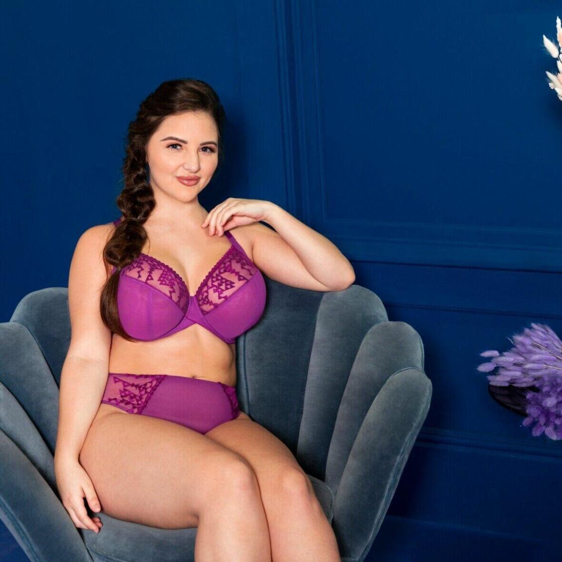 Curvy Kate Centre Stage Violet Plunge Bra On Model
