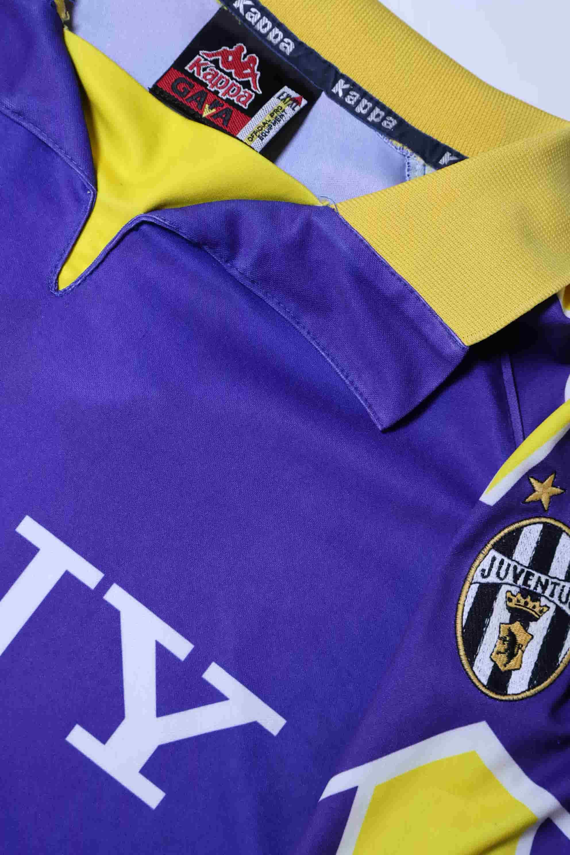 Juventus 1997/98 Third Shirt - XL