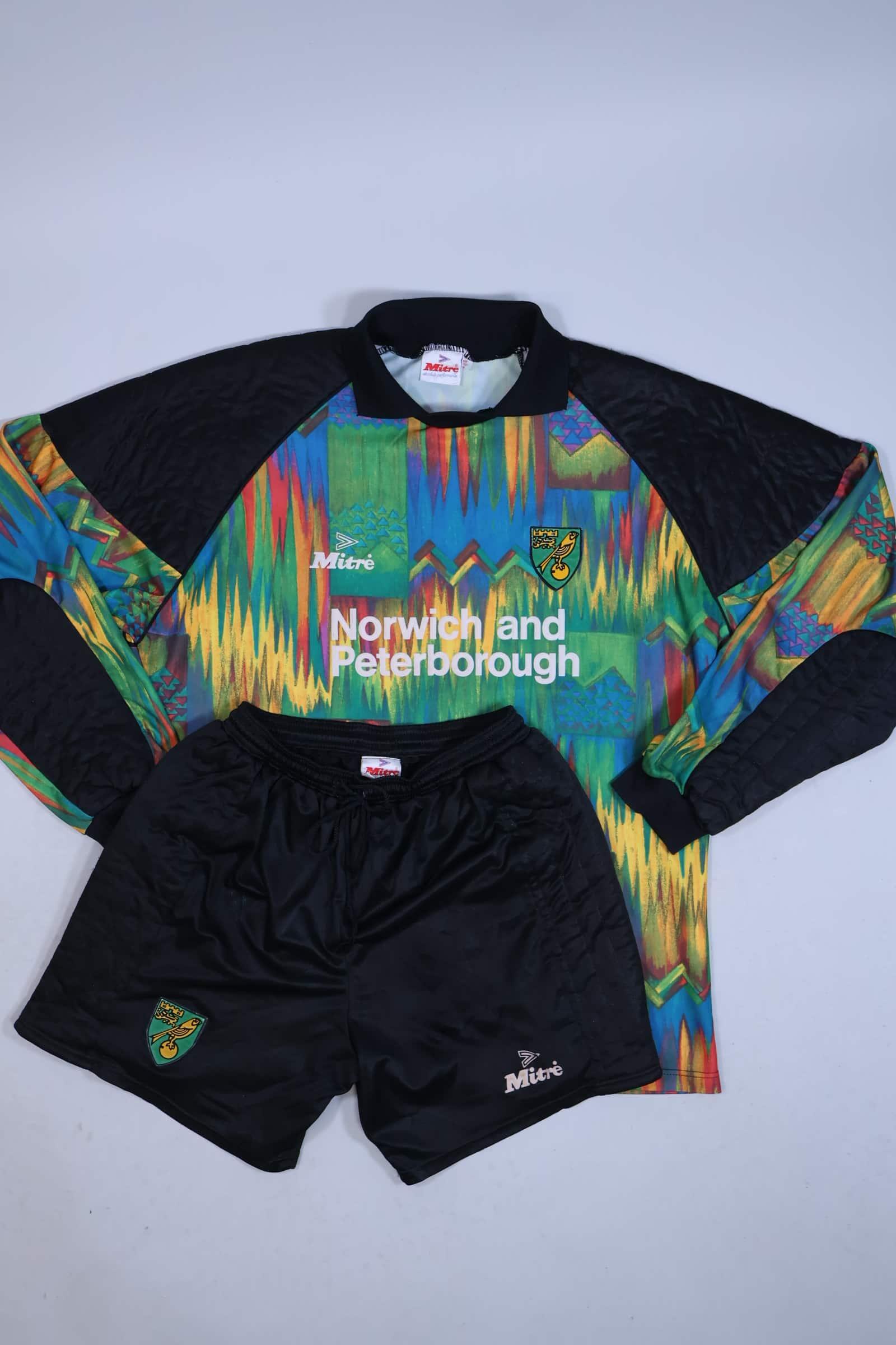 Norwich City F.C 1994/96 Goalkeeper Shirt - L- FRONT