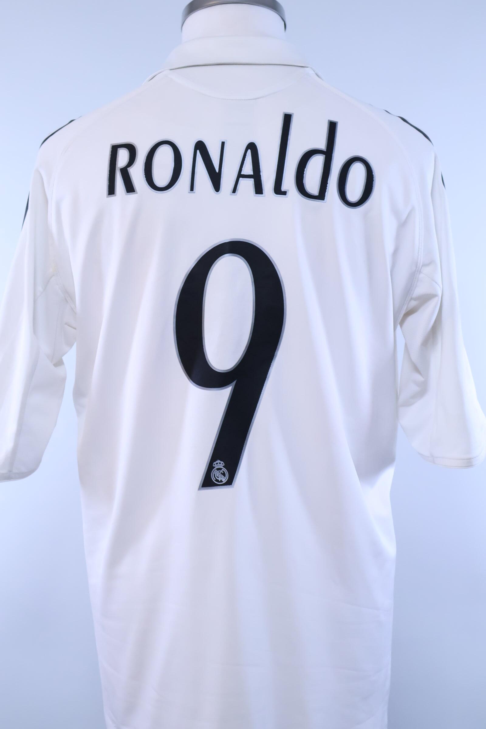2005/06 - REAL MADRID - RONALDO - #9 - HOME SHIRT - M