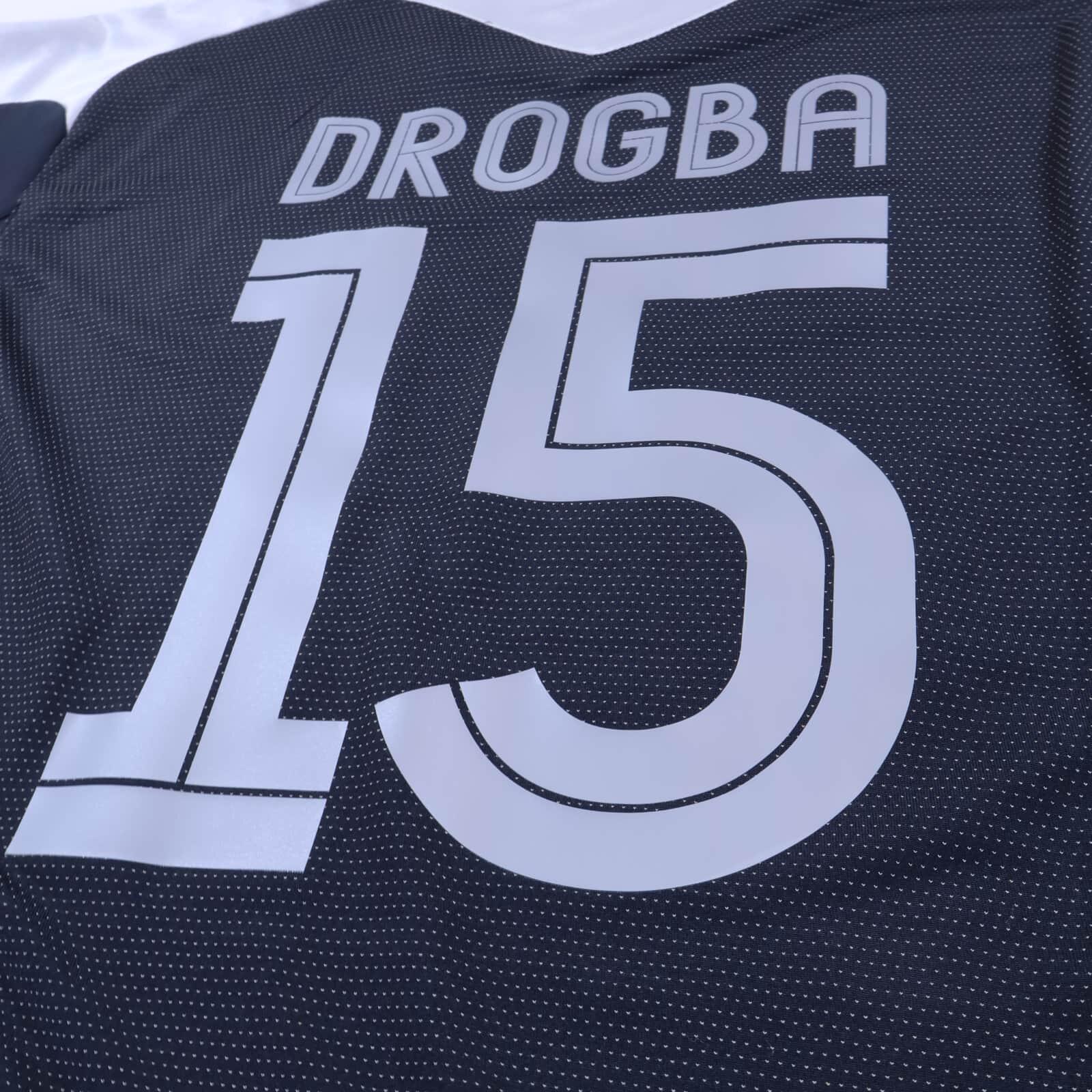 Chelsea Drogba #15 2004/05 Away Shirt - M