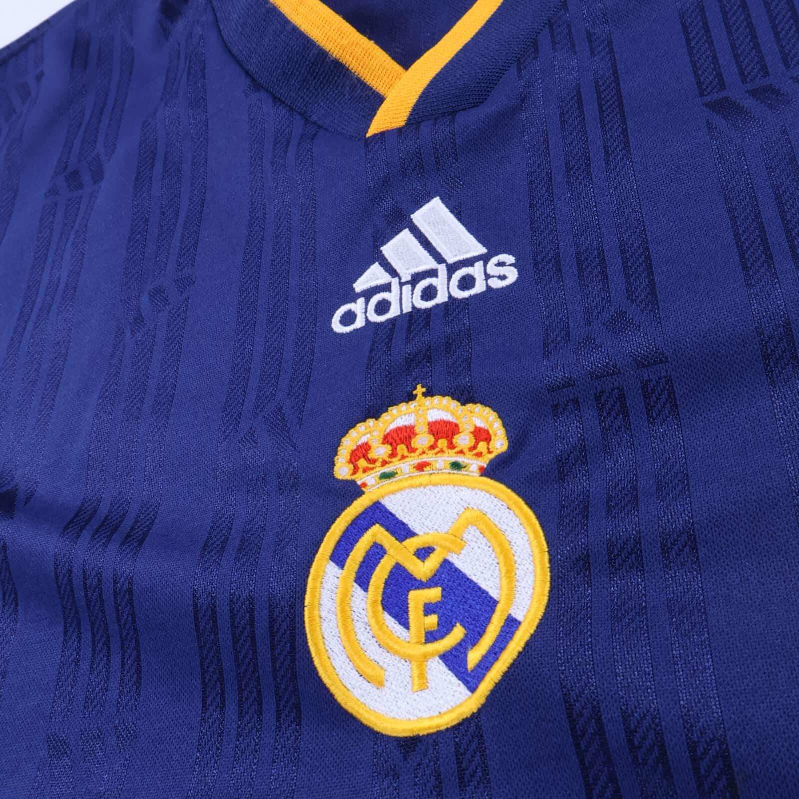 Real Madrid 1999/00 Training Shirt - XL