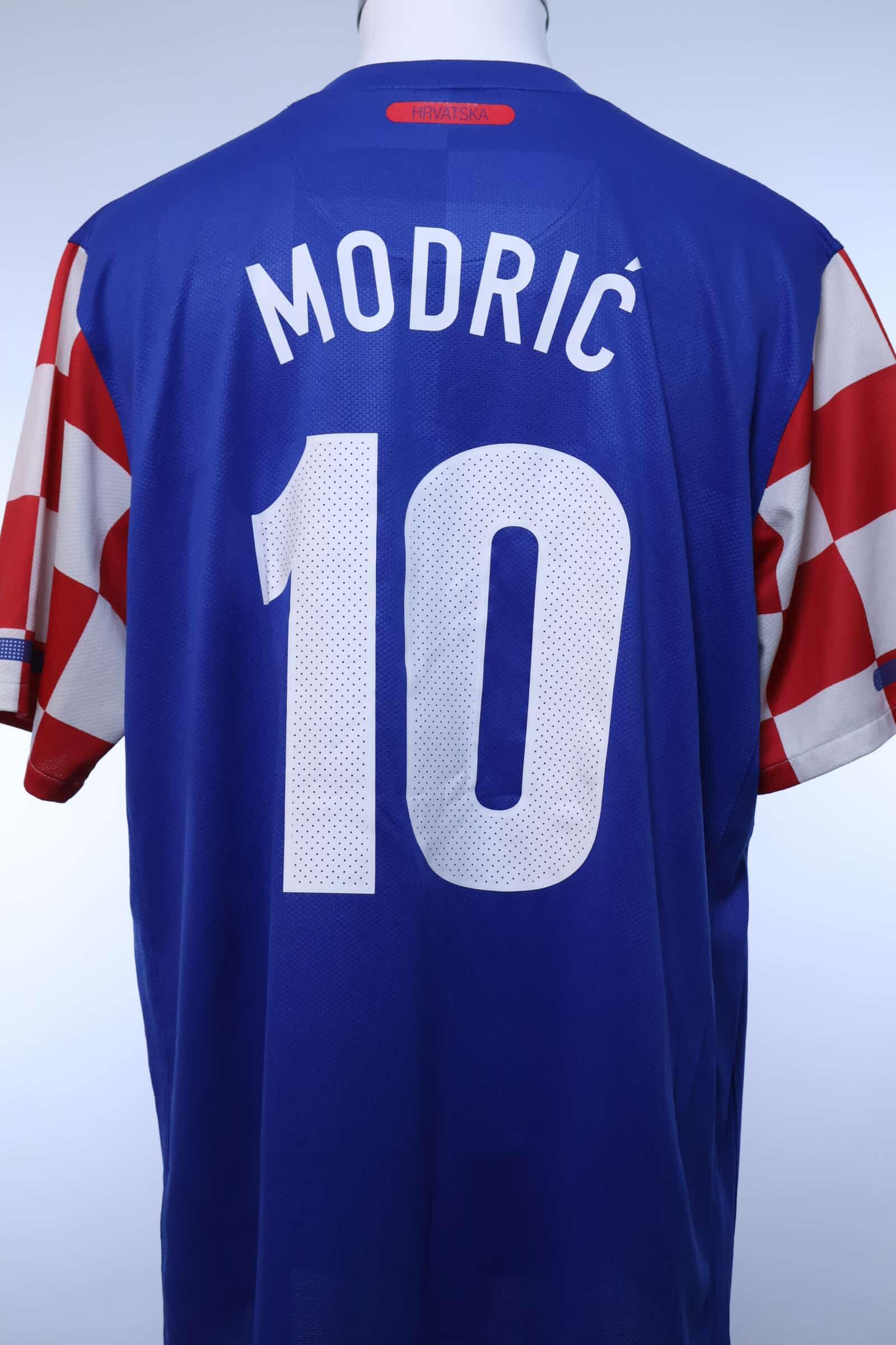2010/12 - CROATIA - MODRIĆ - #10 - AWAY SHIRT - XL