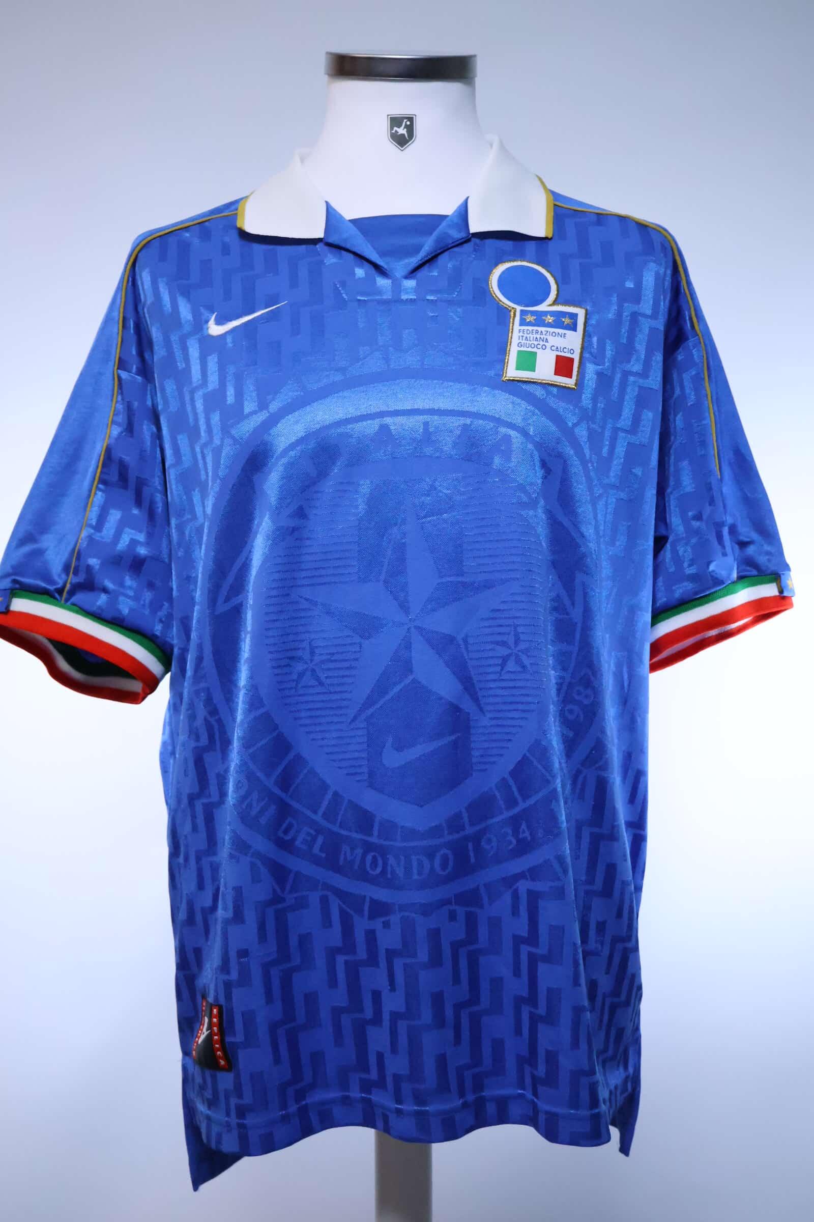 Italy Casiraghi #9 1994/96 Home Shirt - L