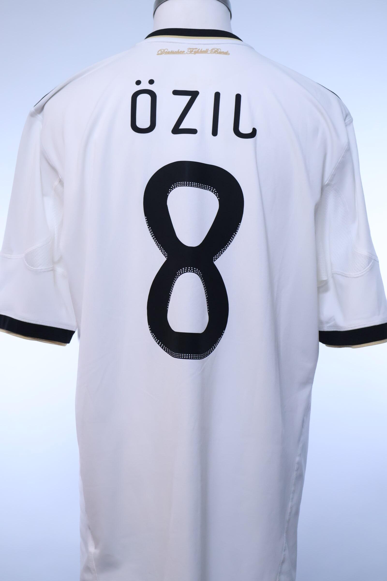 2010/11 - GERMANY - OZIL - #8 - HOME SHIRT - L