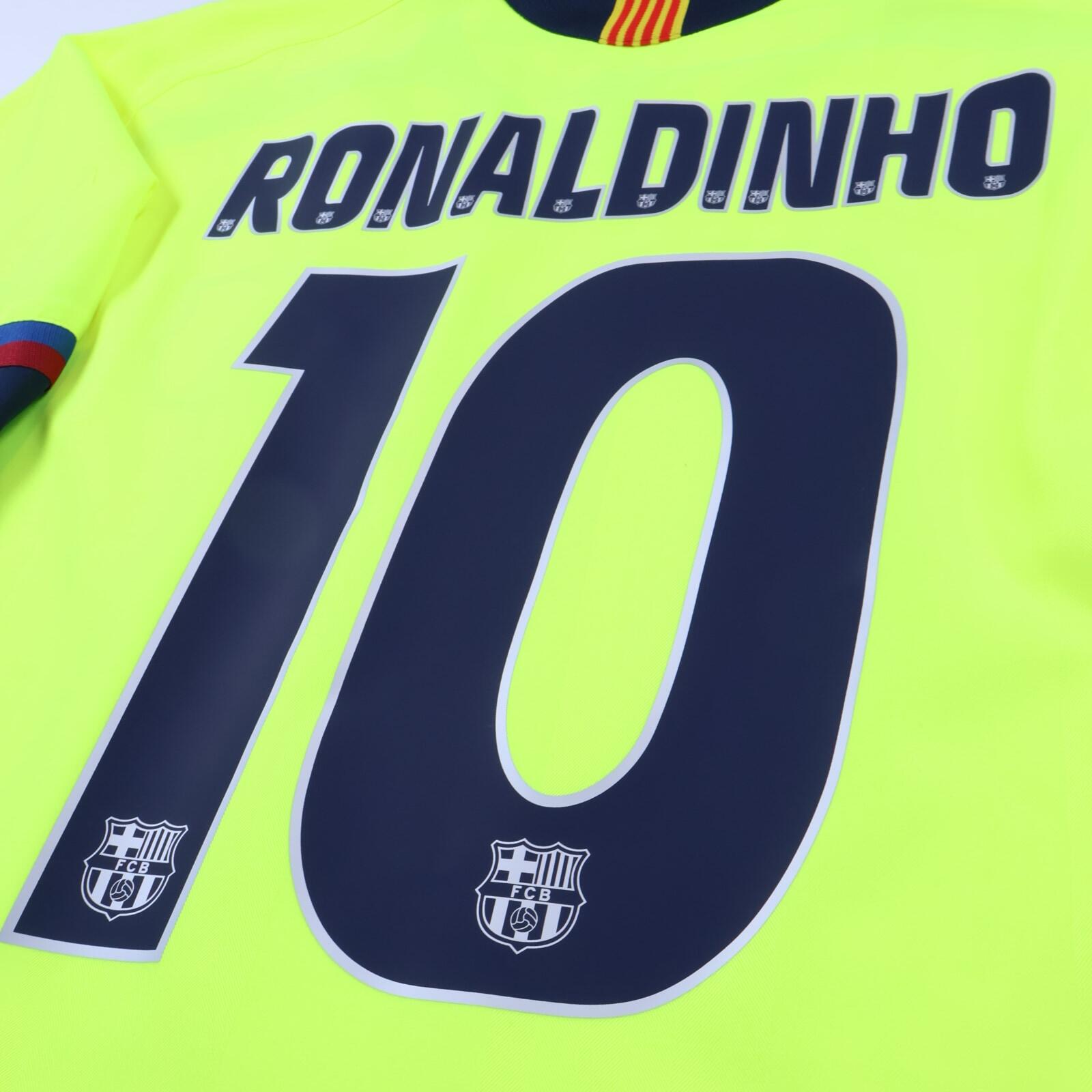 Barcelona Ronaldinho #10 2005/06 Away Shirt - L