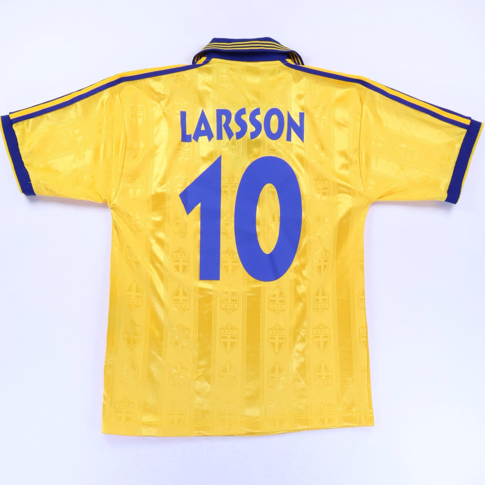 Sweden Larsson #10 1998/99 Home Shirt - XL