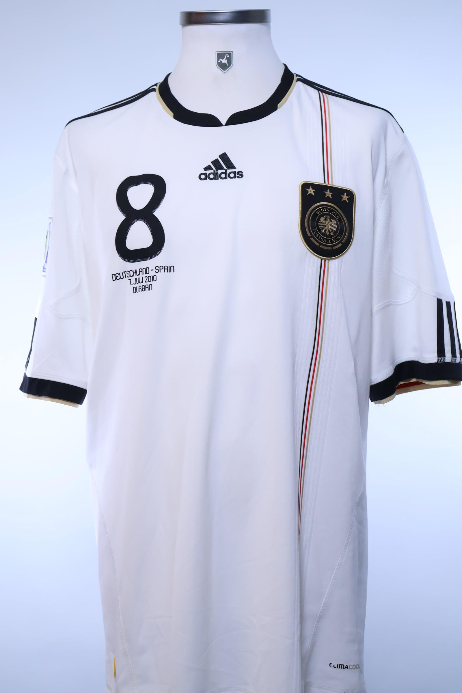 2010/11 - GERMANY - OZIL - #8 - HOME SHIRT - L
