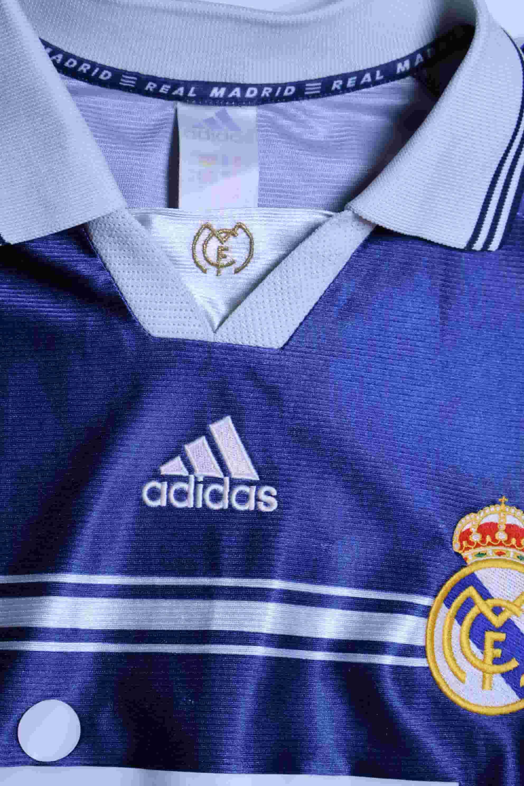 Real Madrid 1998/99 Away Shirt - XL