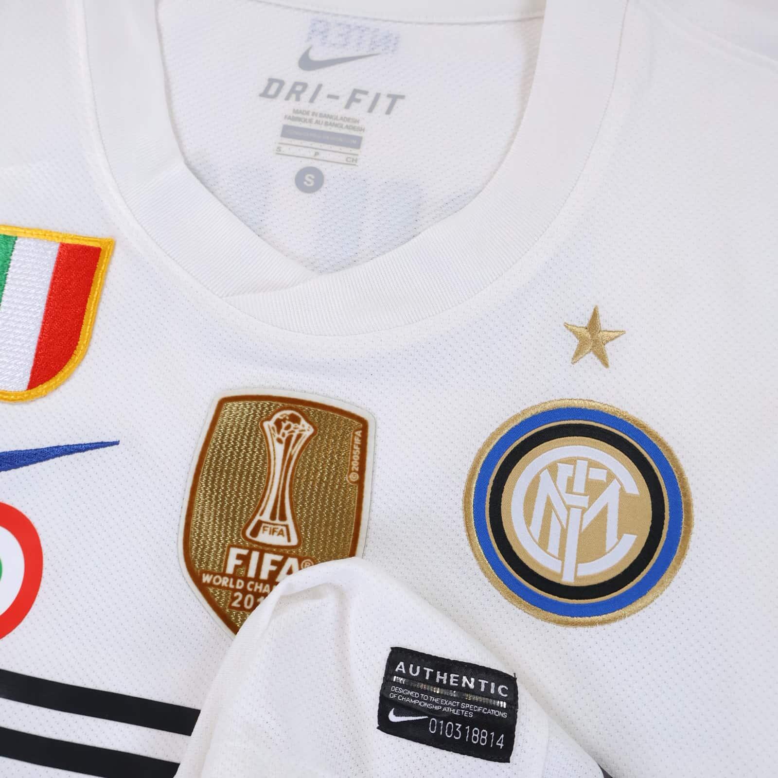 Inter Milan Milito #22 2010/11 Away Shirt - S