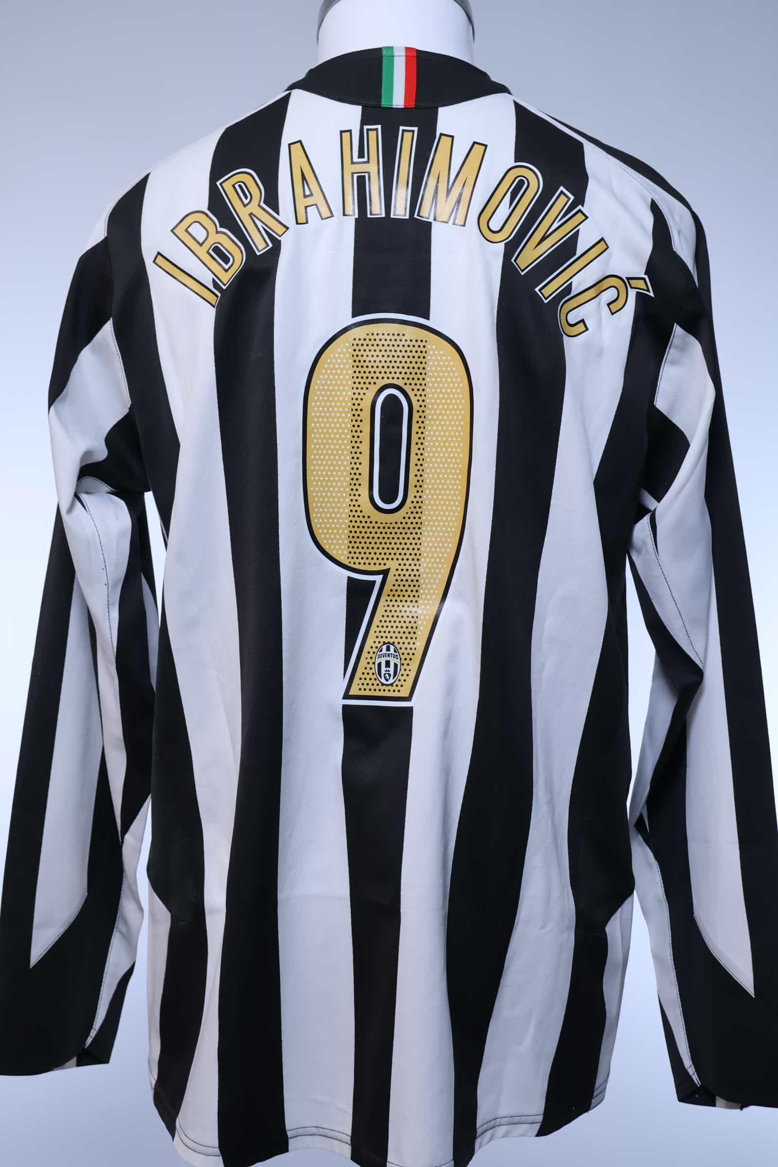 Juventus Ibrahimović #9 2005/06 Centenary Home Shirt - M