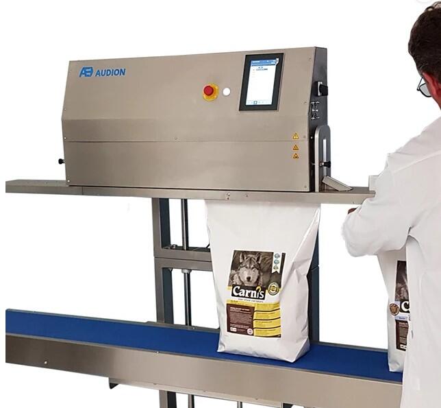 Vertical industrial continuous sealer