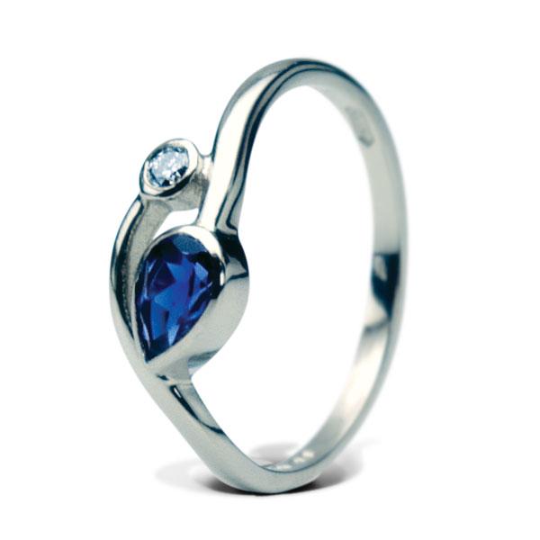 Sapphire and diamond ring 4040