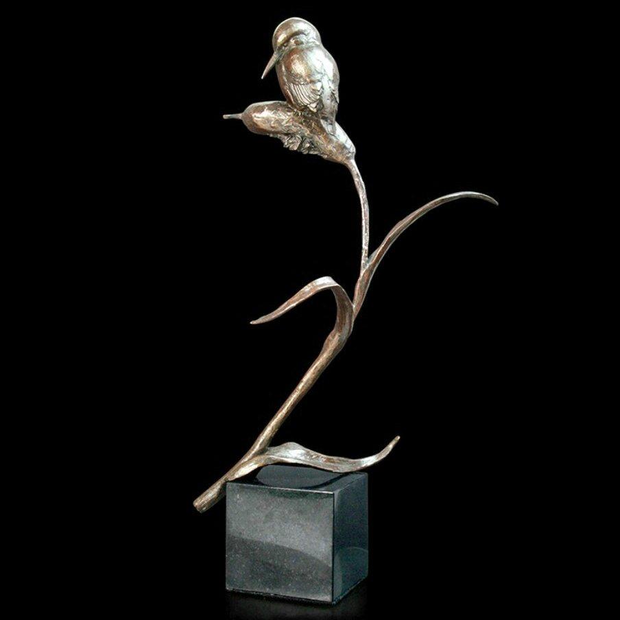 Kingfisher (929) in bronze by Michael Simpson