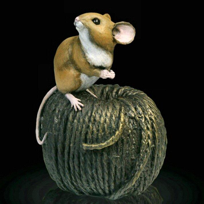 Mouse on Ball of Twine (238BR) by Michael Simpson